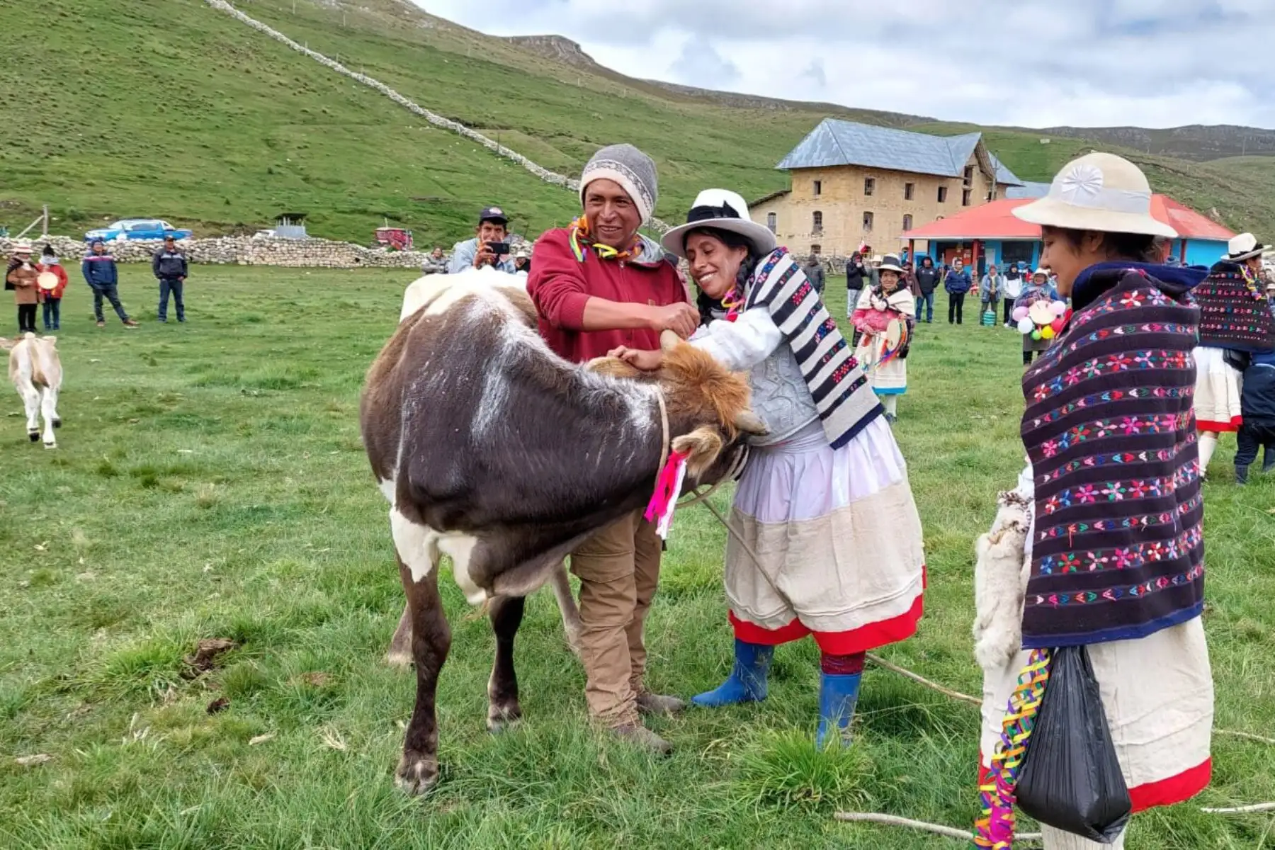 Huancayo. En el distrito de Óndores en la provincia de Junín se realizó la Octava Herranza Samblacina como parte de los carnavales del presente año, la fiesta se vivió con desbordante algarabía y colorido. Foto: Difusión