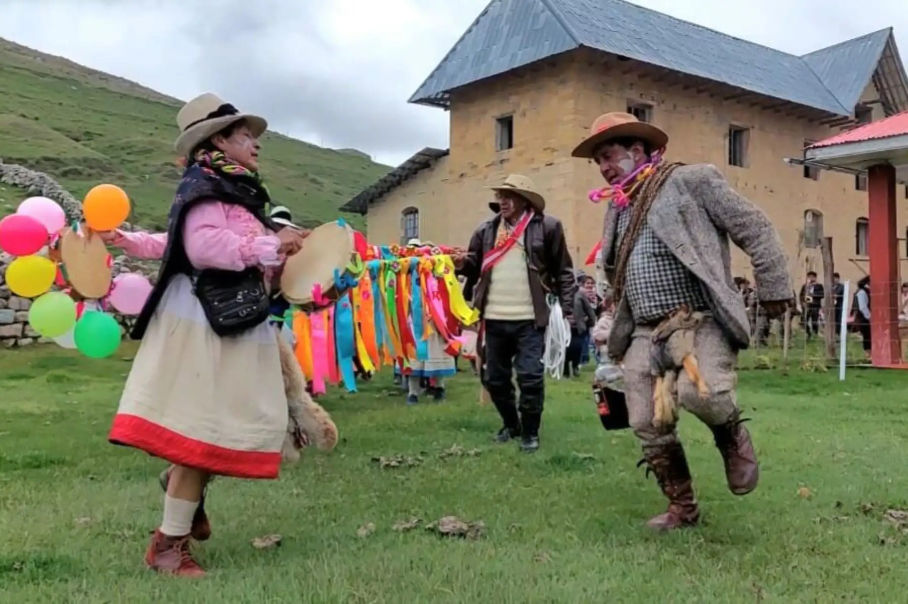 Huancayo. En el distrito de Ondores en la provincia de Junín se realizó la octava herranza samblasina como parte de los carnavales del presente año, la fiesta se vivió con desbordante algarabía y colorido. Foto: Cortesía Pedro Tinoco
