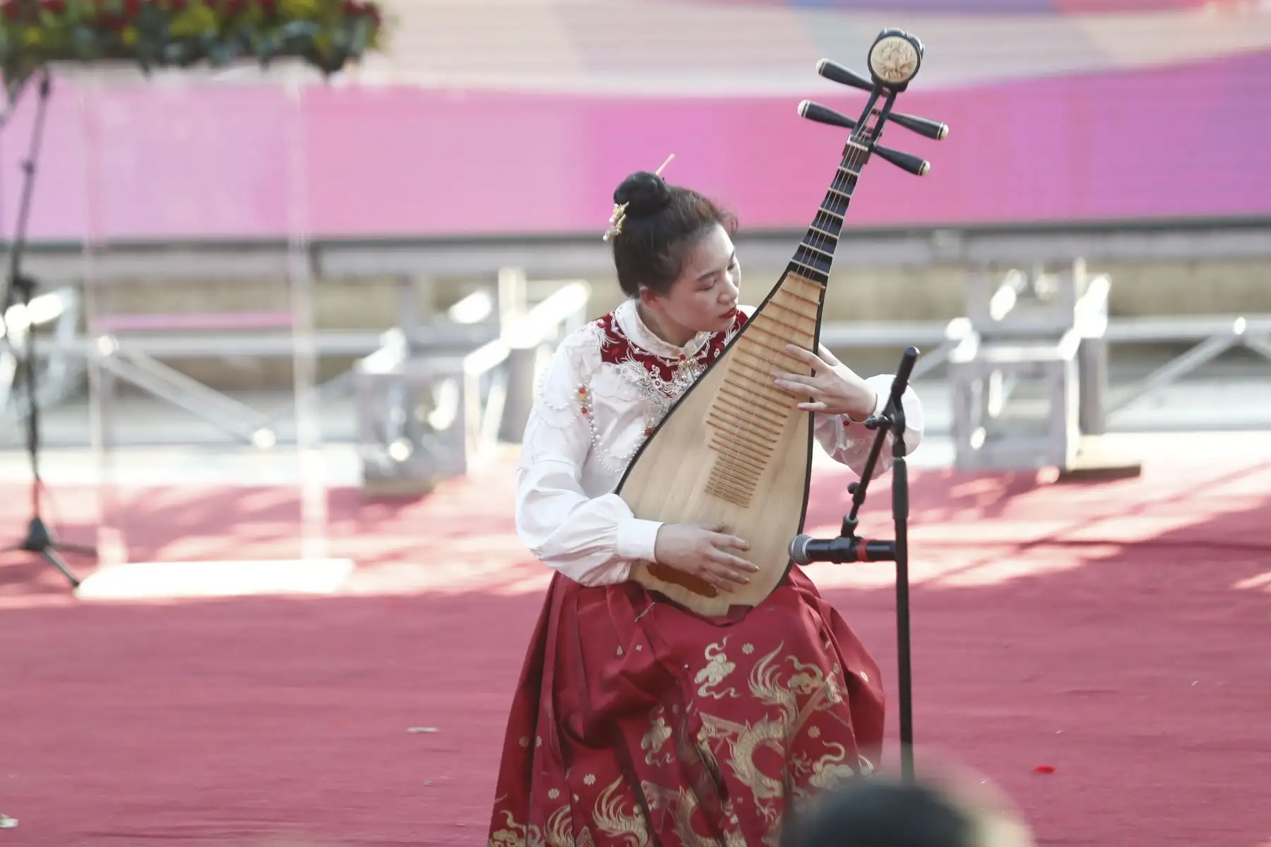En el Parque Chino de Miraflores se realizó una ceremonia al aire libre para celebrarse el Año Nuevo Chino, con la participación de autoridades públicas, miembros del cuerpo diplomático extranjero en el Perú y público en general. Foto: ANDINA/Daniel Bracamonte