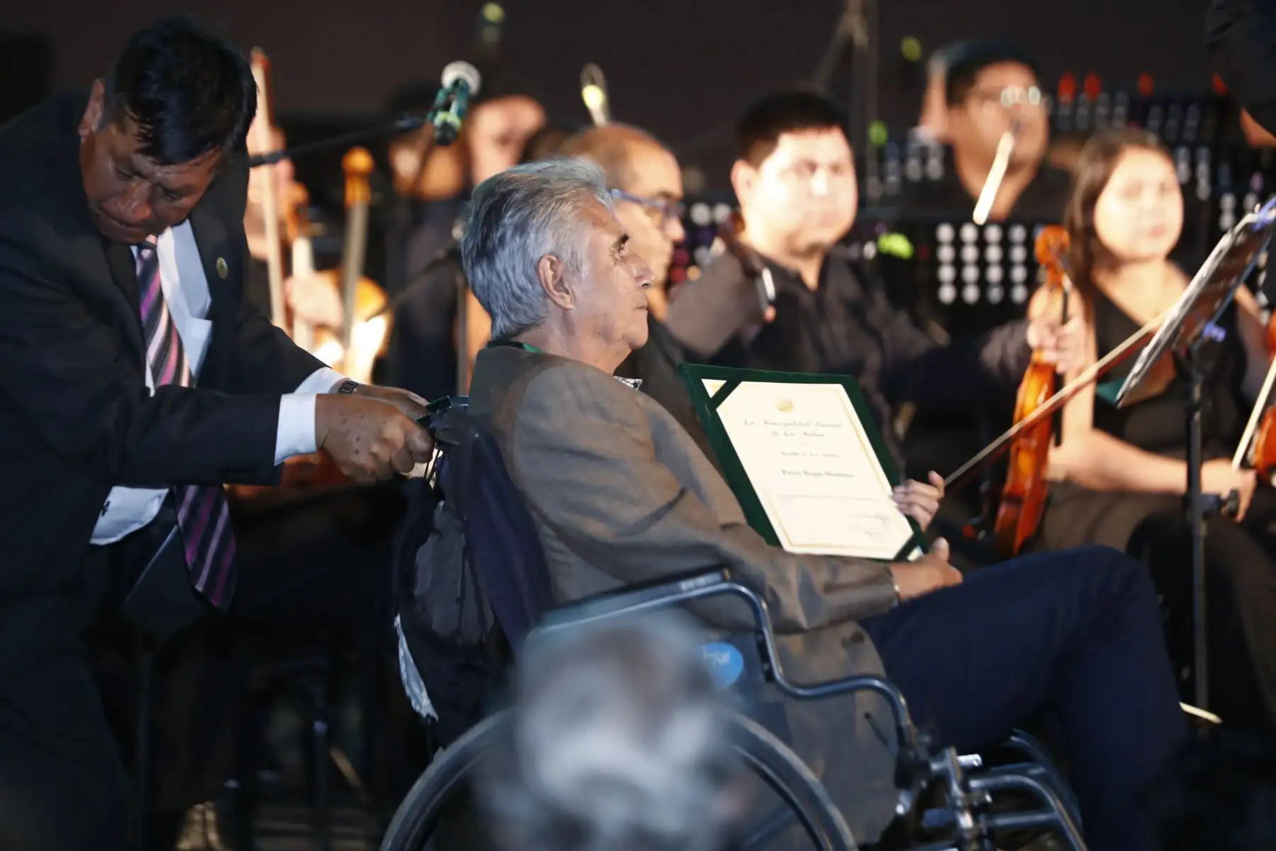 El ex deportista Percy Rojas fue reconocido por la Municipalidad de La Molina durante una ceremonia especial realizada en el marco de las celebraciones por el 62 aniversario del distrito. Foto: ANDINA/Daniel Bracamonte