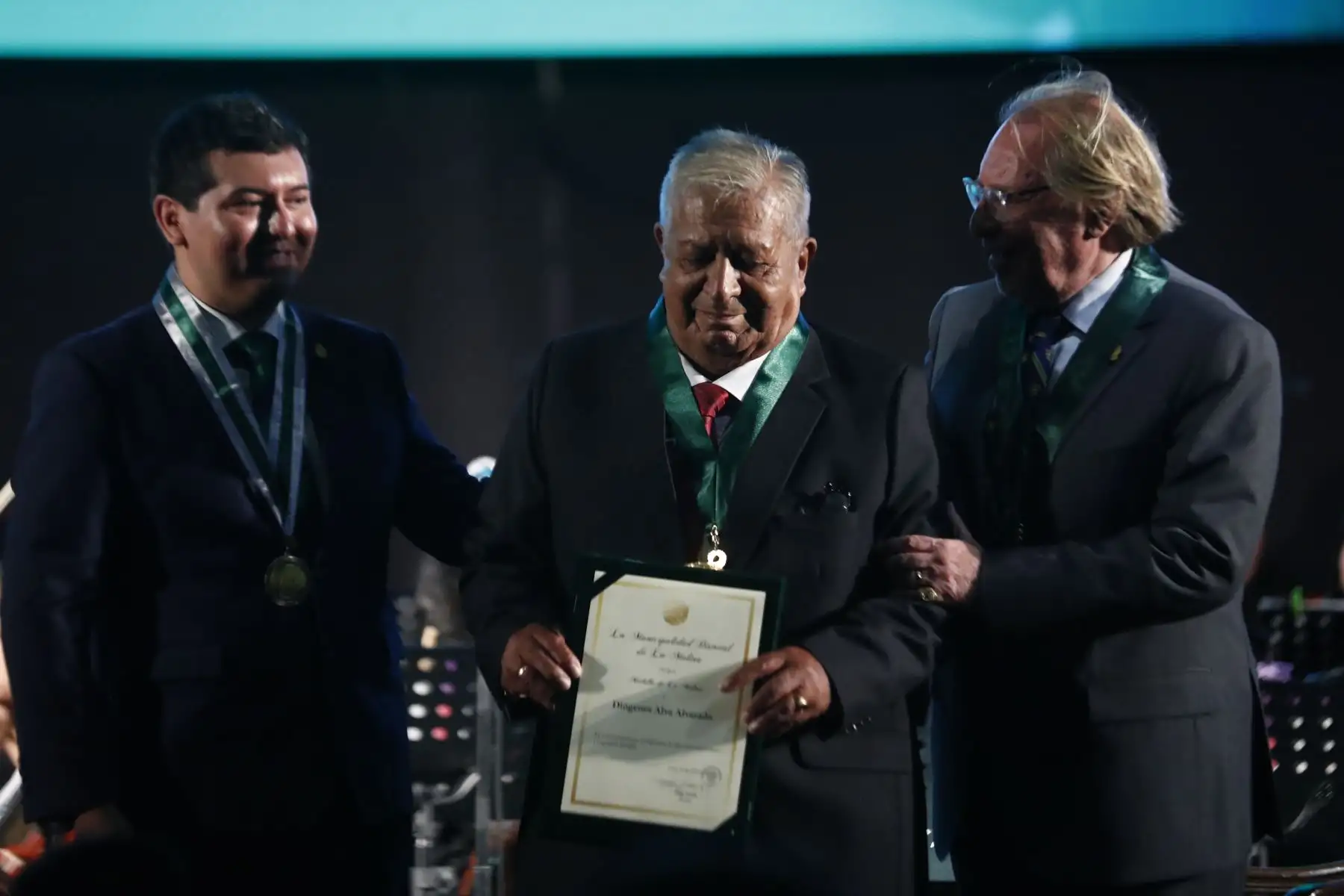 El destacado empresario de Gamarra, Diógenes Alva, fue reconocido por la Municipalidad de La Molina durante una ceremonia especial realizada en el marco de las celebraciones por el 62 aniversario del distrito. Foto: ANDINA/Daniel Bracamonte