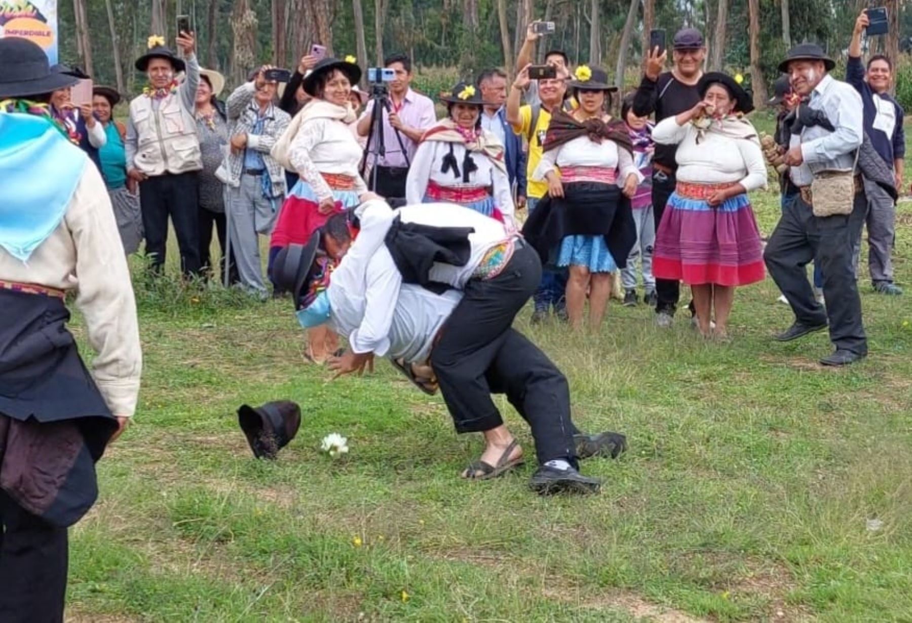 Conoce el "Tacanacuy sangriento" huanca, el ancestral ritual en el que los hombres pelean por el amor de las doncellas, que se revive durante la fiesta del carnaval que se celebra en Huancayo. Foto: Pedro Tinoco.
