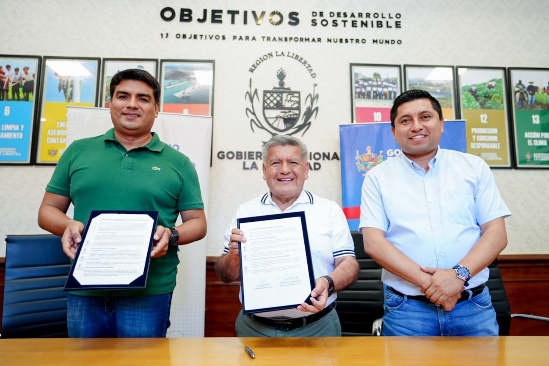 Este es el segundo convenio que firma el Gore La Libertad con la Municipalidad Provincial de Trujillo; el primero fue el año pasado y establece el compromiso para ejecutar el ingreso vial del aeropuerto de Huanchaco a Trujillo. Foto: ANDINA/Difusión