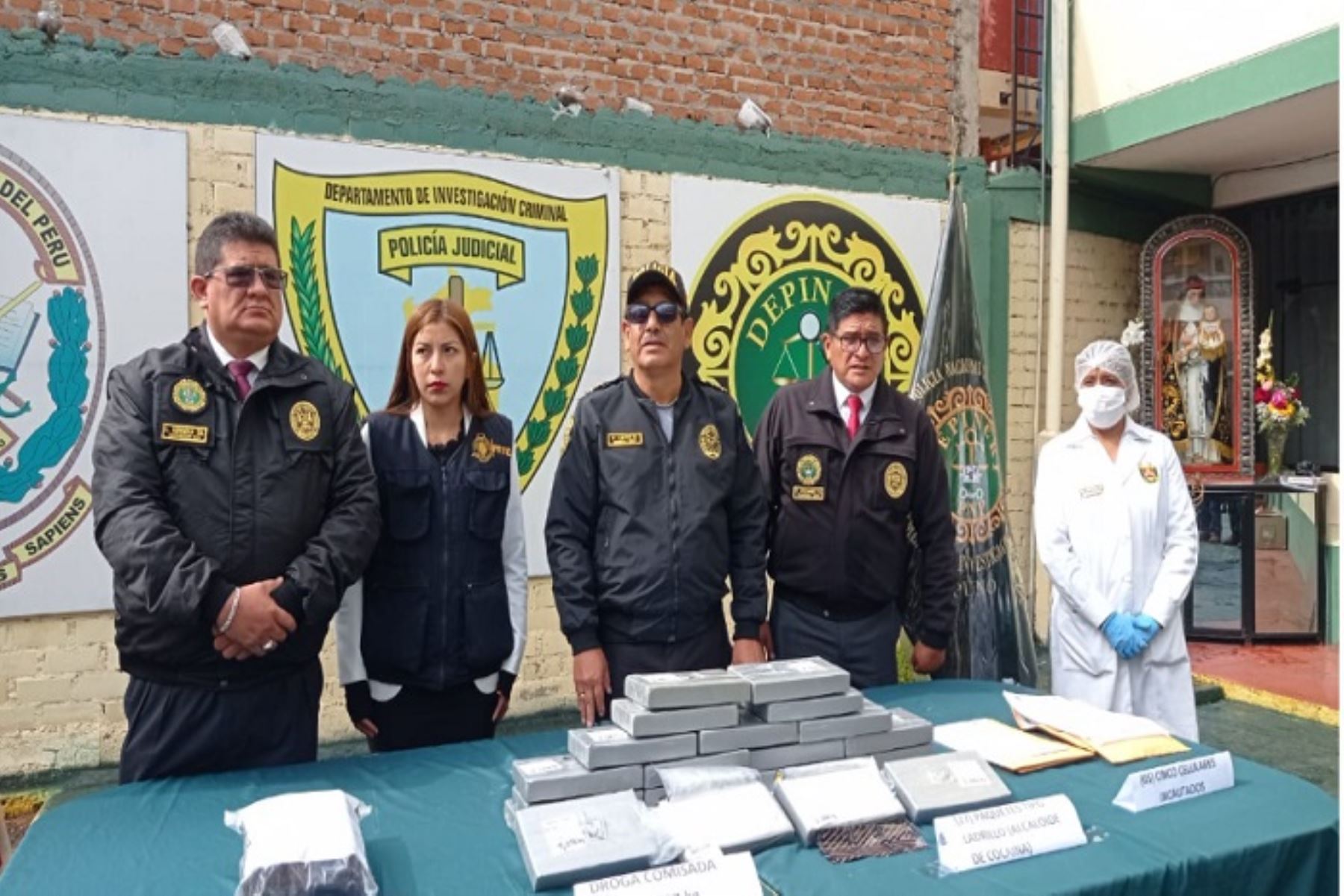 La PNP estima que el valor de la droga incautada asciende a 42,000 dólares americanos y 159,600 soles en el mercado peruano.
