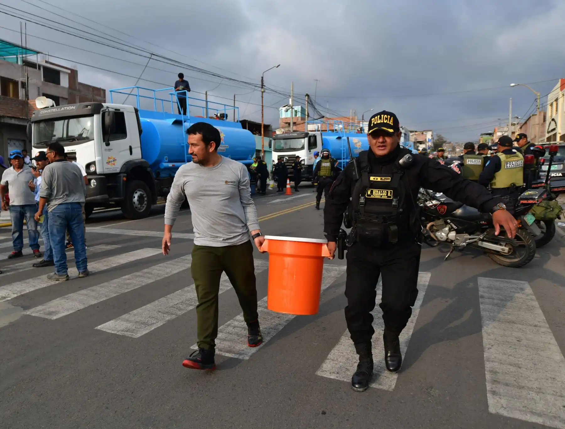 La Sunass solicitó a Sedapar comunicar oportunamente a la población los puntos, las rutas y los horarios de abastecimiento alternativo de agua potable (camiones cisterna). Foto: ANDINA/Difusión