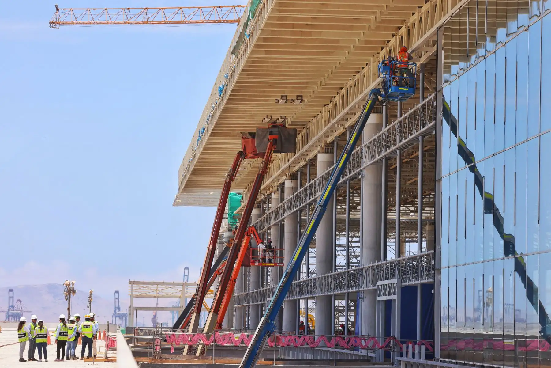El ministro Raúl Perez Reyes supervisó zonas donde se implementarán accesos hacia el nuevo aeropuerto Jorge Chávez. A través de Provias Nacional, se instalarán dos puentes temporales, de más de 80 metros de longitud.
 Foto: ANDINA/MTC