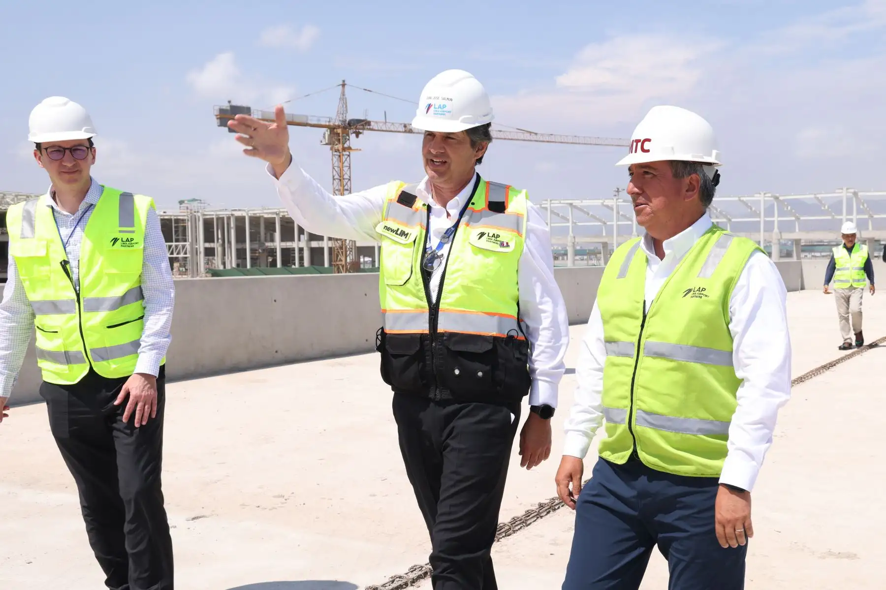 El ministro Raúl Perez Reyes supervisó zonas donde se implementarán accesos hacia el nuevo aeropuerto Jorge Chávez. A través de Provias Nacional, se instalarán dos puentes temporales, de más de 80 metros de longitud.
 Foto: ANDINA/MTC