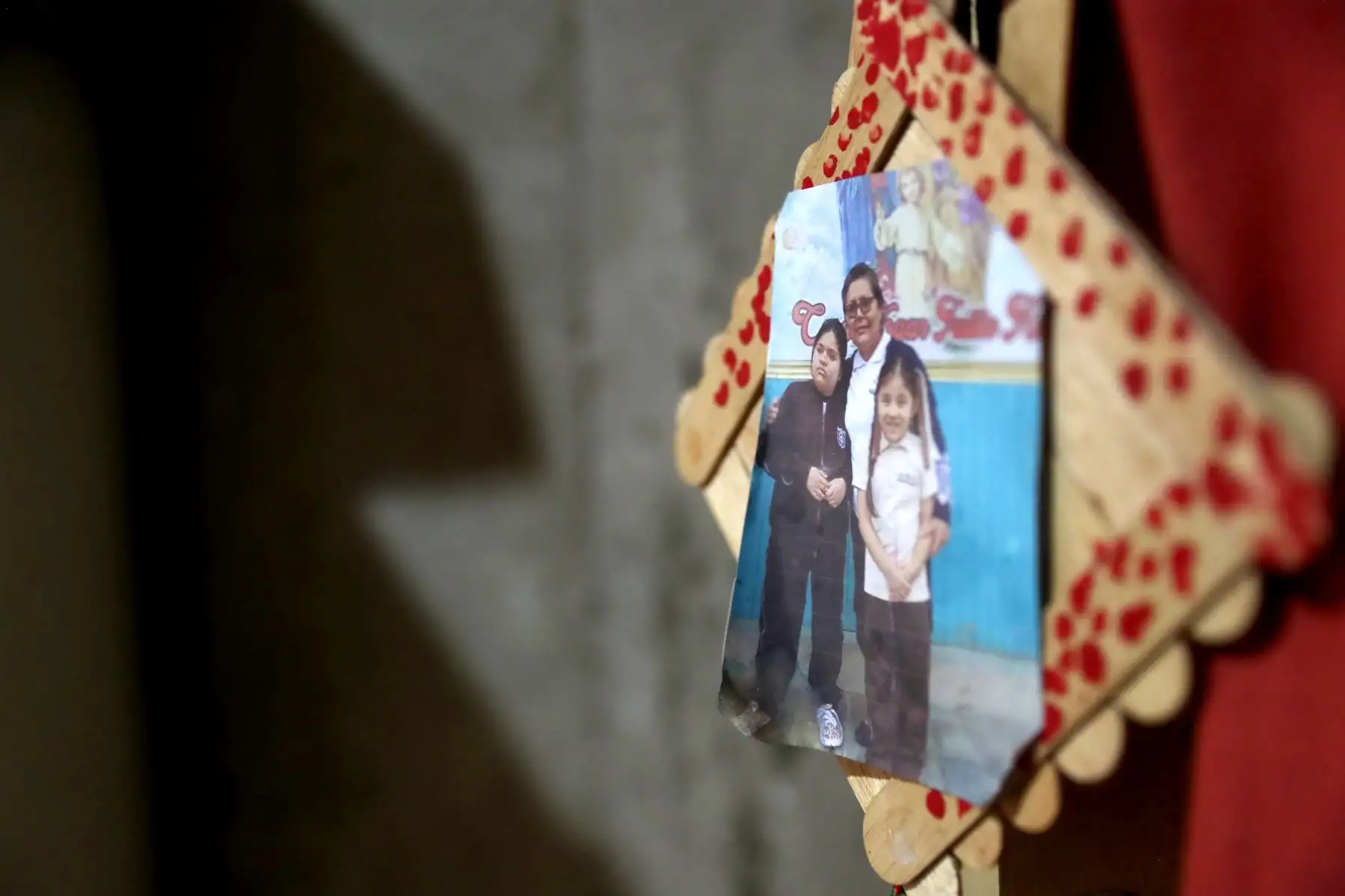 La casa hogar Talitha Kum acoge a niñas, adolescentes y jóvenes que han pasado por momentos muy díficiles durante sus primeros años de vida, pero gracias al amor de la madre María Ramona Córdova y la solidaridad de personas que las apoyan, viven su presente con cariño y confianza.
Foto: ANDINA/Ricardo Cuba
