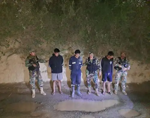Policía Nacional detuvo a tres personas que se encontraban fuertemente armadas durante un operativo contra la minería ilegal en la provincia de Pataz, en la sierra de La Libertad. ANDINA/Difusión