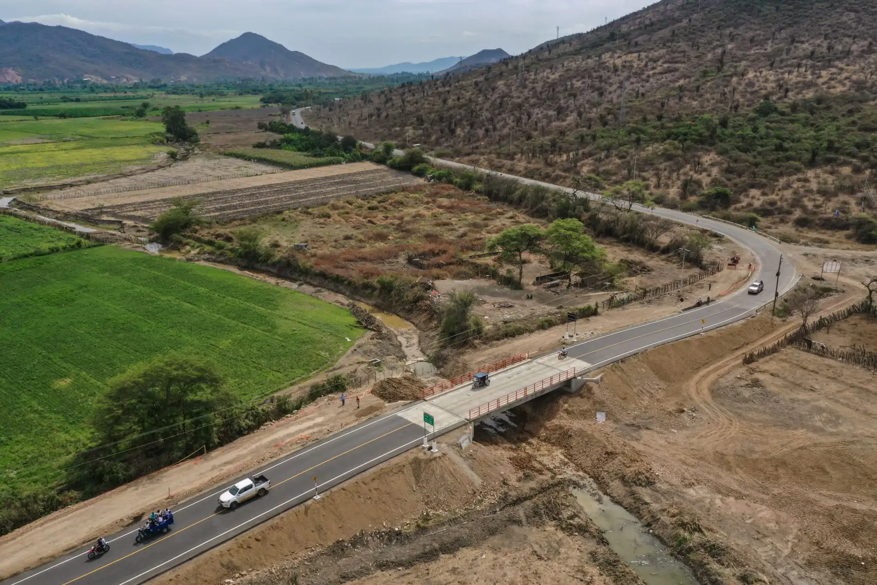 El Ministerio de Transportes y Comunicaciones (MTC) continúa la ampliación de la infraestructura vial del país. Como parte de ello, el titular del sector, Raúl Pérez Reyes, inauguró el puente La Huaquilla, ubicado en el distrito de Morropón. Foto: ANDINA/ MTC