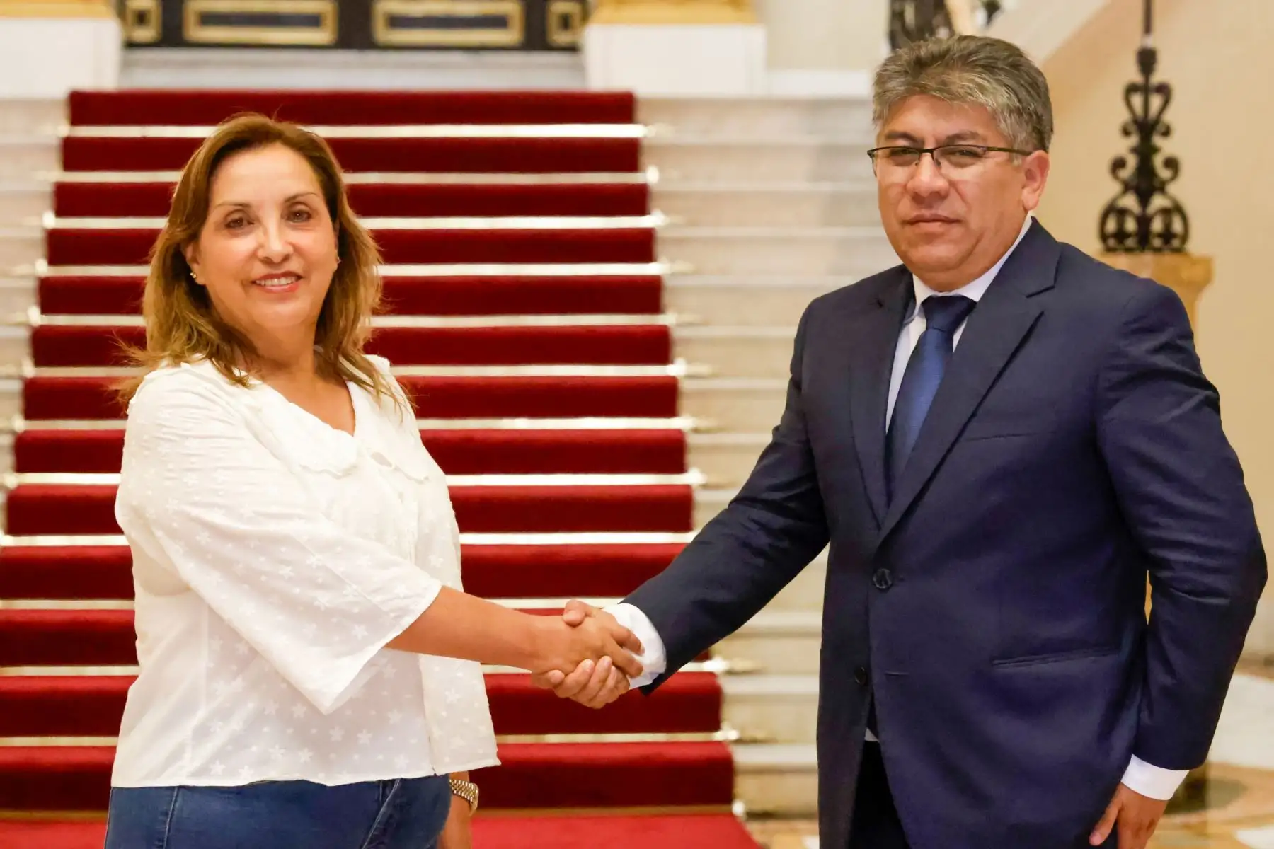 La presidenta de la república, Dina Ercilia Boluarte Zegarra, sostuvo una reunión de trabajo con el gobernador regional de Cusco, Werner Salcedo Álvarez, y otras autoridades de la Ciudad Imperial.
Foto: ANDINA/Prensa Presidencia