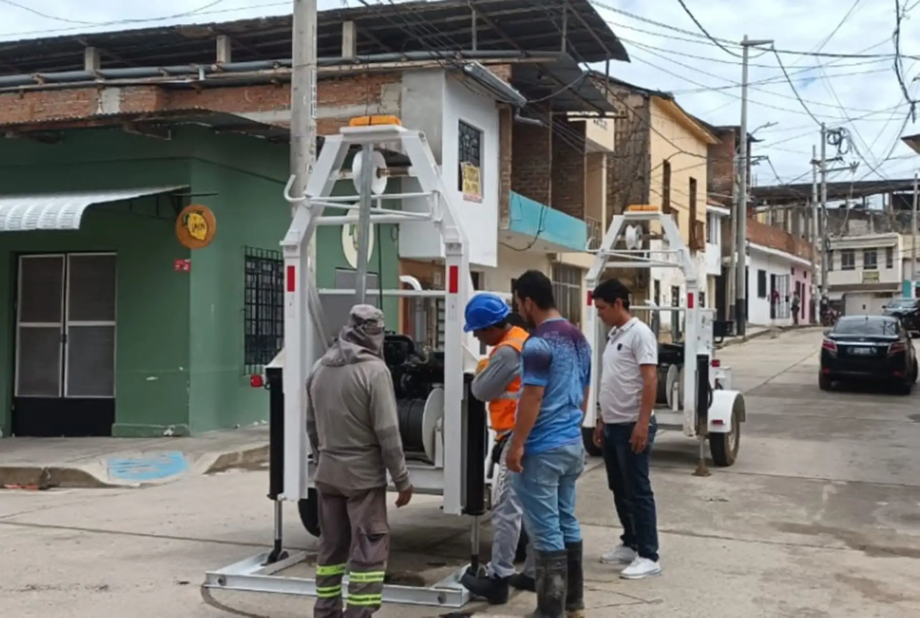 A fin de realizar la limpieza y descolmatación de las redes de alcantarillado en el ámbito de atención de la Unidad Ejecutora Agua Tumbes, el Organismo Técnico de la Administración de los Servicios de Saneamiento (Otass) entregó 13 máquinas de balde para contrarrestar y mitigar los impactos del Fenómeno de El Niño en esa región.