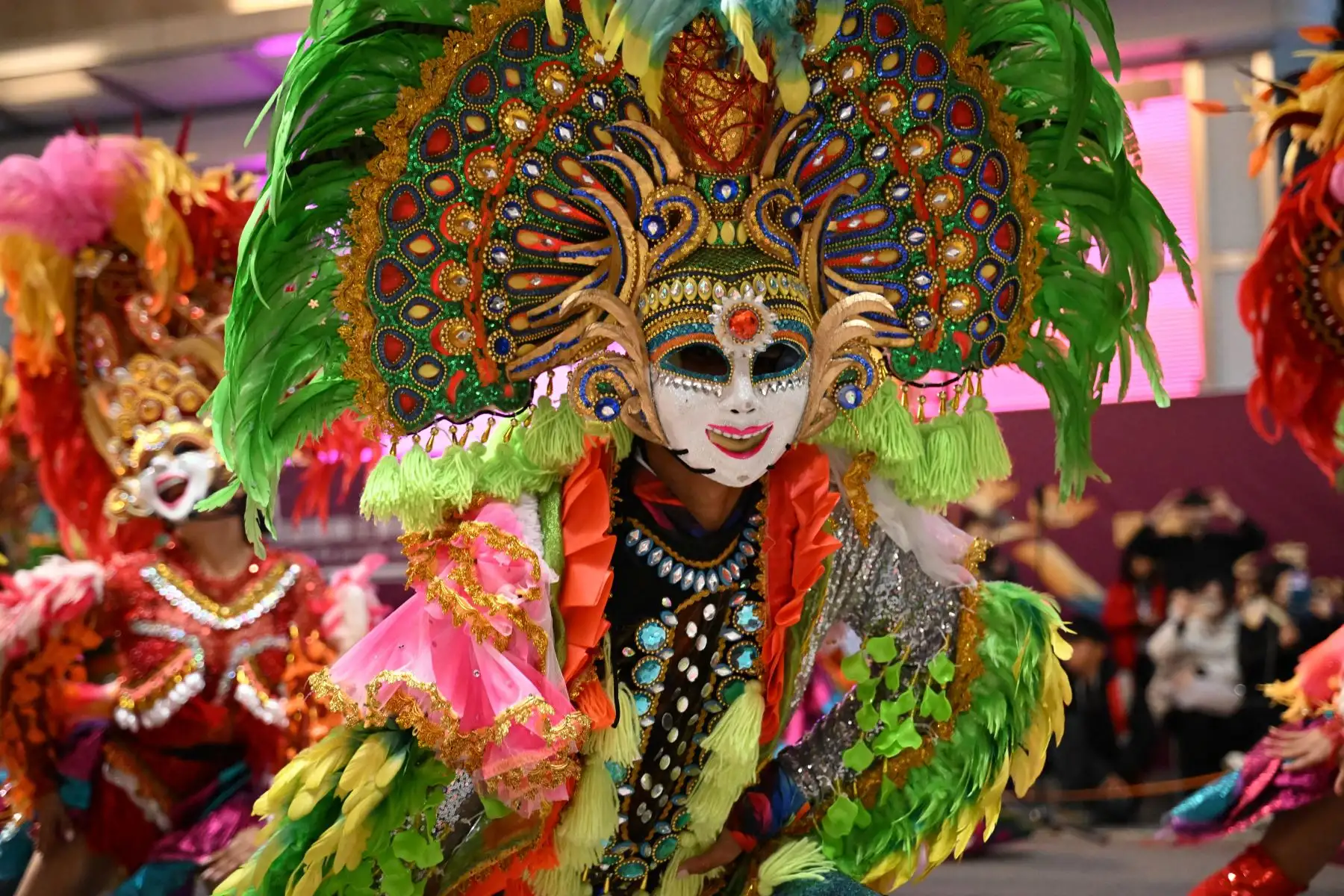Participantes del grupo de danza Granada Masskara de Filipinas participan en el Desfile Internacional del Año Nuevo Lunar el primer día del Año Nuevo Lunar del Dragón en Hong Kong. Foto: ANDINA/AFP