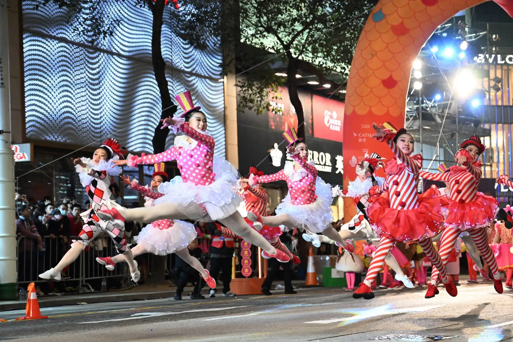 Participantes de Hong Kong participan en el Desfile Internacional del Año Nuevo Lunar el primer día del Año Nuevo Lunar del Dragón en Hong Kong. Foto: ANDINA/AFP