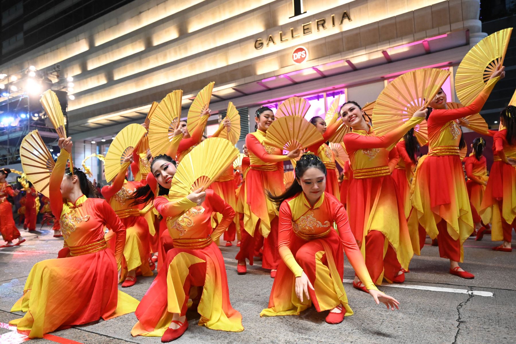 Participantes de Hong Kong participan en el Desfile Internacional del Año Nuevo Lunar el primer día del Año Nuevo Lunar del Dragón en Hong Kong. Foto: ANDINA/ AFP