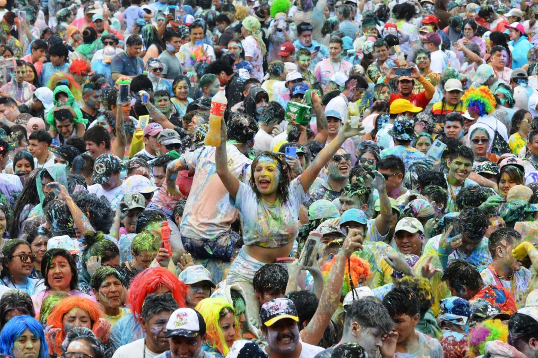 Una multitudinaria bienvenida tuvo el Ño Carnavalón este sábado 12 de febrero en su ingreso triunfal a la ciudad de Cajamarca, con motivo de la celebración de las fiestas de carnaval. Foto: Eduard Lozano