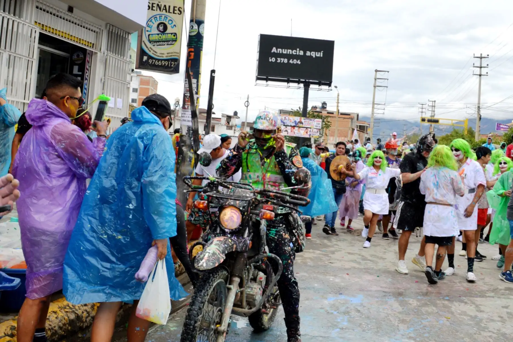 Una multitudinaria bienvenida tuvo el Ño Carnavalón este sábado 12 de febrero en su ingreso triunfal a la ciudad de Cajamarca, con motivo de la celebración de las fiestas de carnaval. Foto: Eduard Lozano