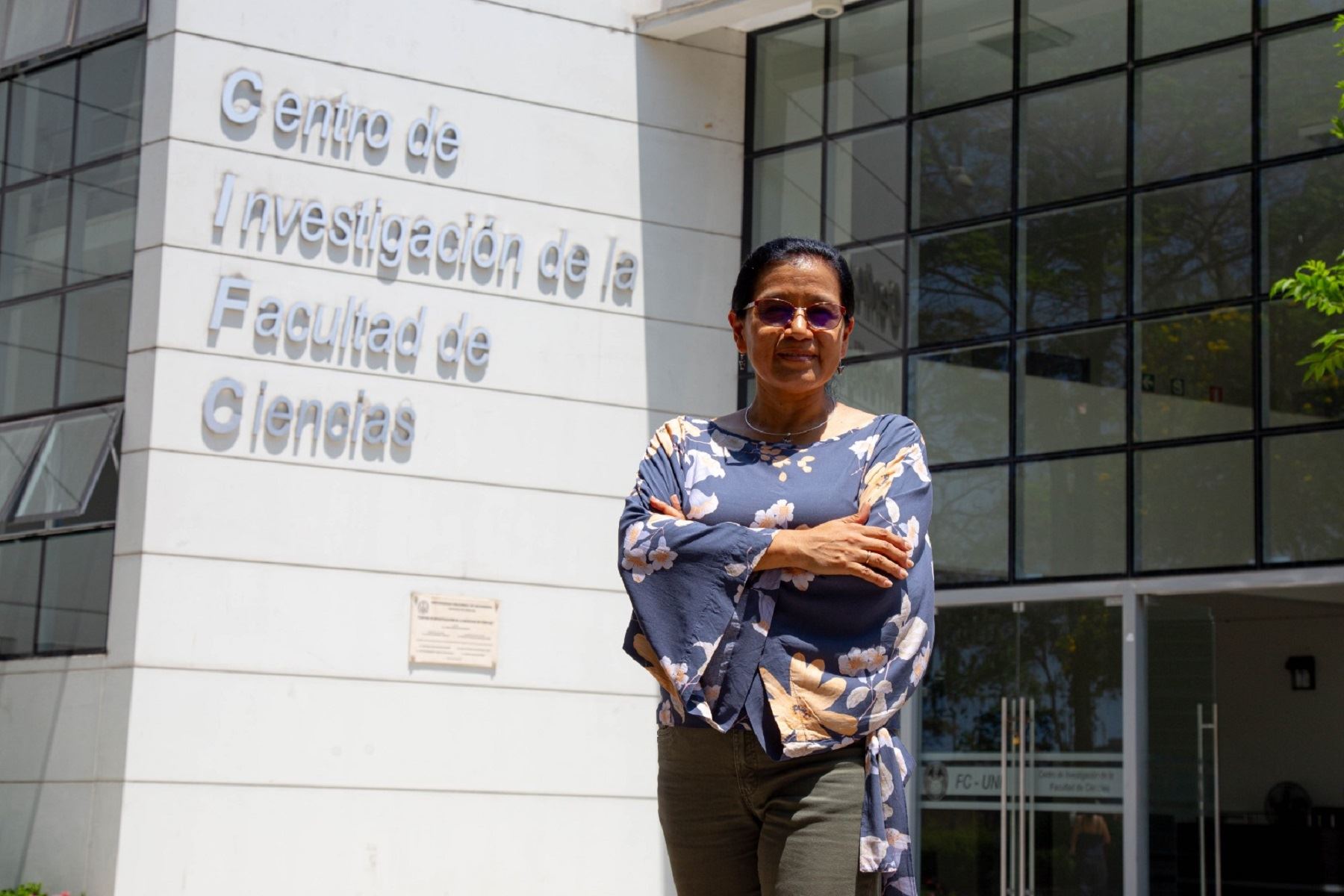 La doctora Mónica Gómez es reconocida por su investigación para el desarrollo de tela y cuero con nanopartículas de óxido de zinc y óxido de cobre, el cual posee propiedades antimicrobianas, antimicóticas y protección UV. Fotos: UNI