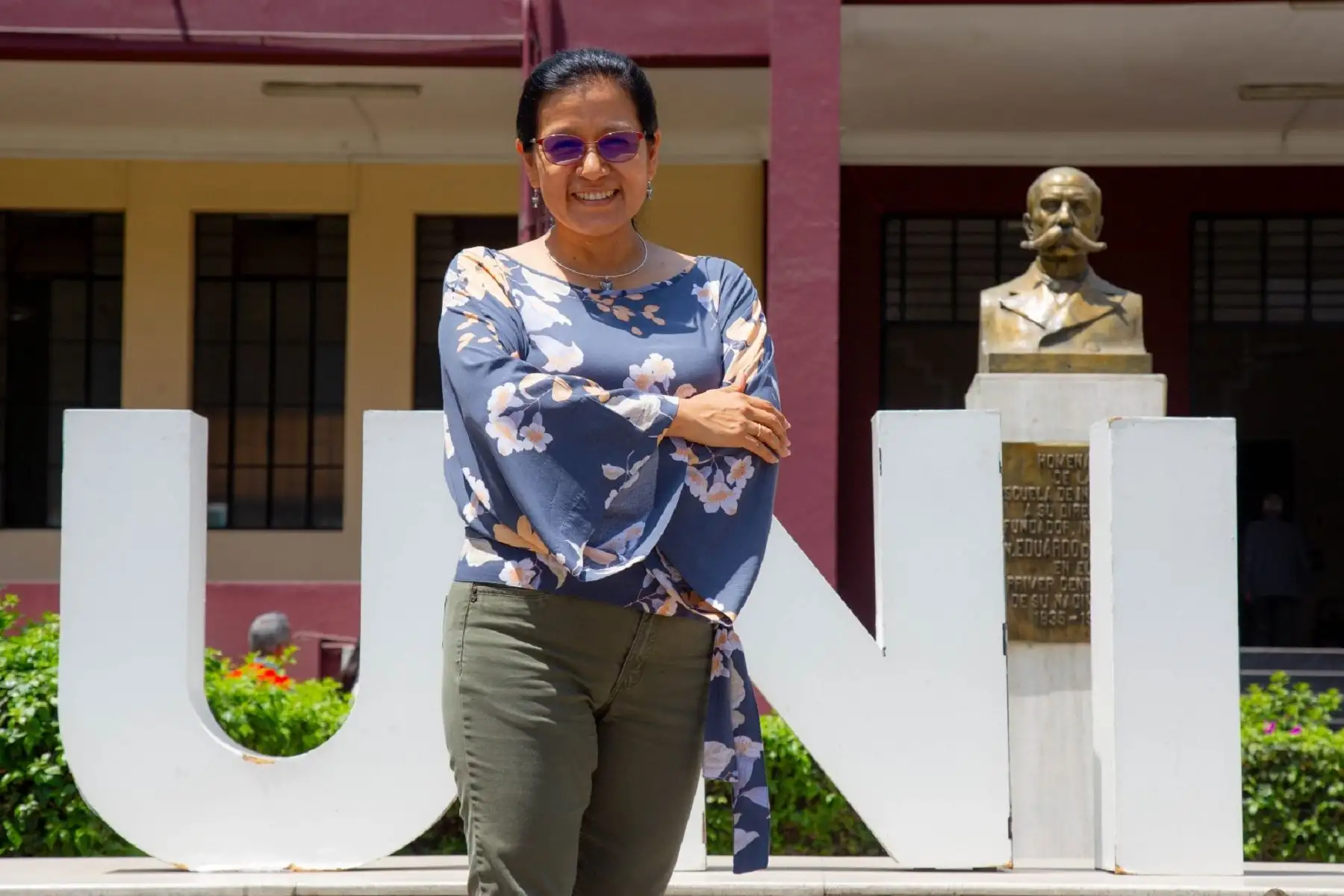 La doctora Mónica Gómez es reconocida por su investigación para el desarrollo de tela y cuero con nanopartículas de óxido de zinc y óxido de cobre, el cual posee propiedades antimicrobianas, antimicóticas y protección UV. Fotos: UNI