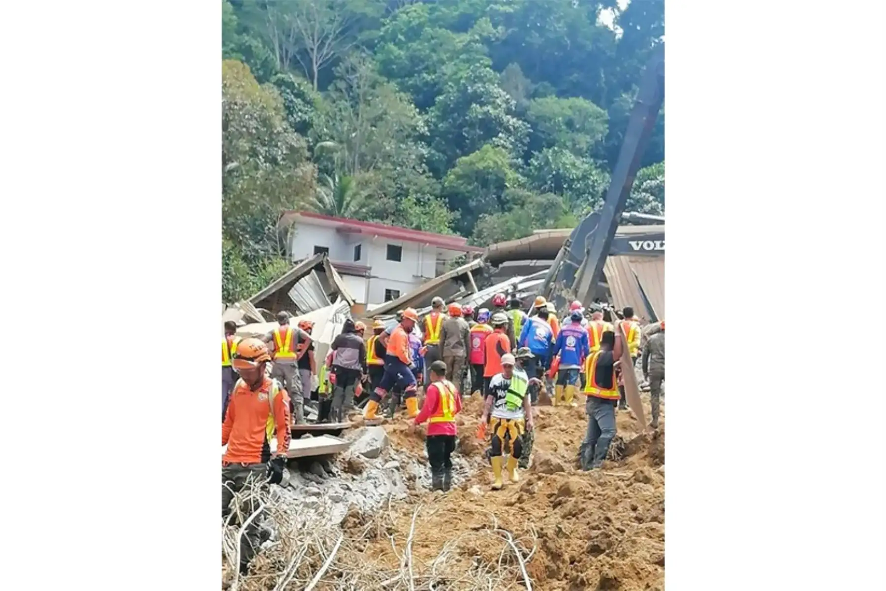 En esta fotografía proporcionada por el Comando de Mindanao Oriental, Fuerzas Armadas de Filipinas. Foto:ANDINA/ AFP