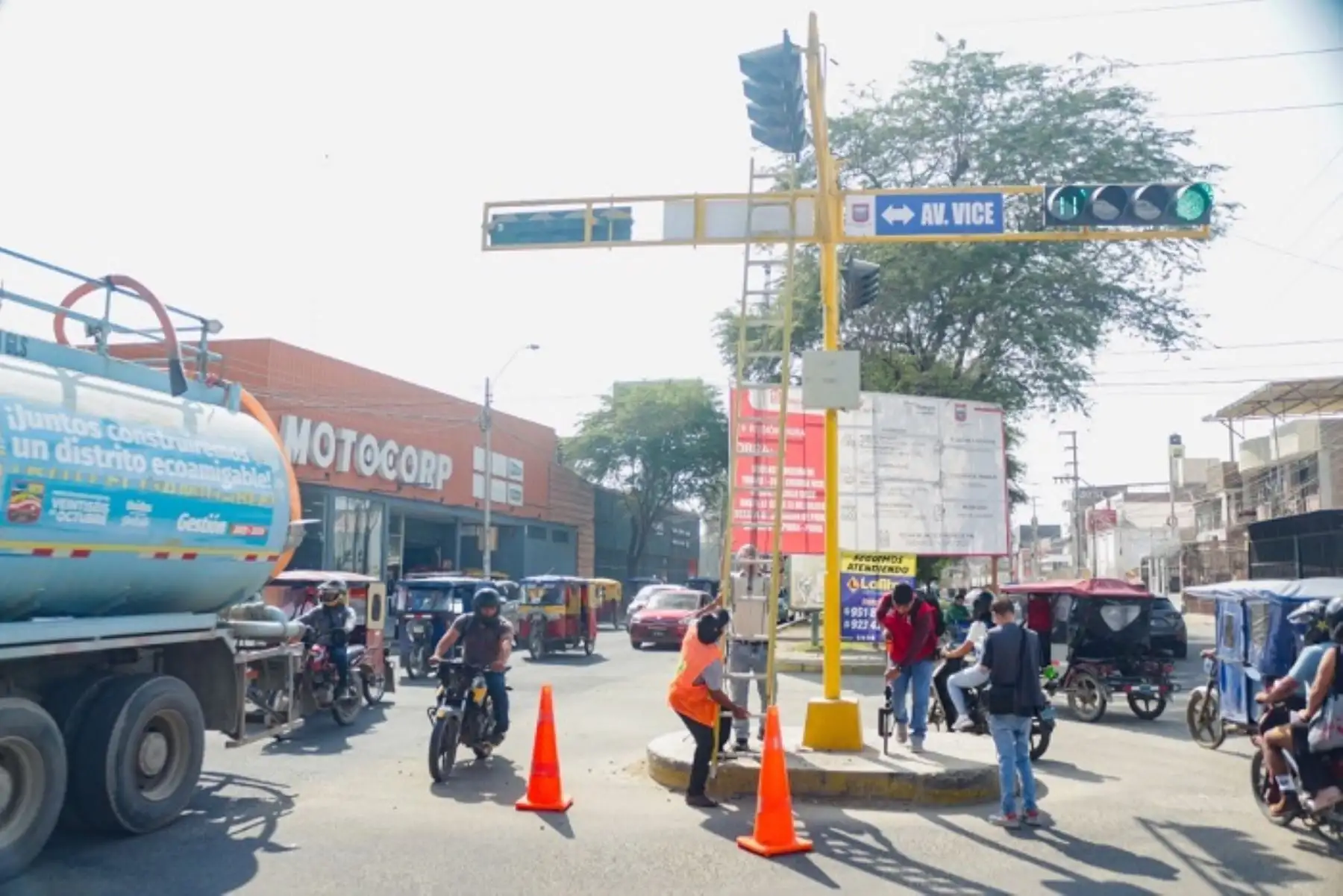 La propuesta erevada a la municipalidad para los cruces críticos incluye el pintado de 3,485 metros cuadrados de señalización horizontal blanca y amarilla, así como la instalación de 92 señales verticales reguladoras, preventivas e informativas.