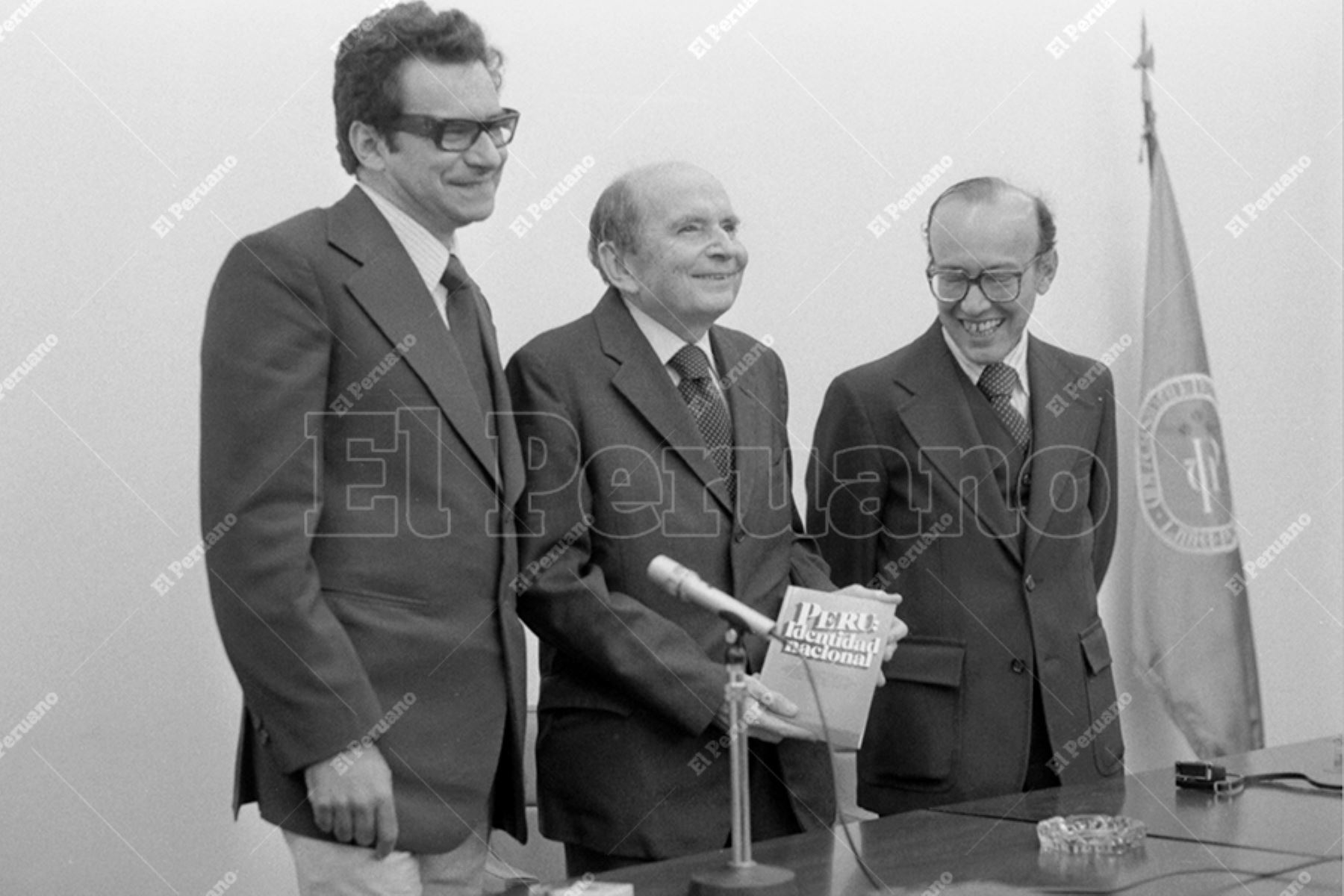 Lima - 25 noviembre 1979 / El Historiador Jorge Basadre presentó el libro "Perú: Identidad Nacional" en el auditorio de la Universidad del Pacífico. Foto: Archivo Histórico de El Peruano / Bernabé Wong