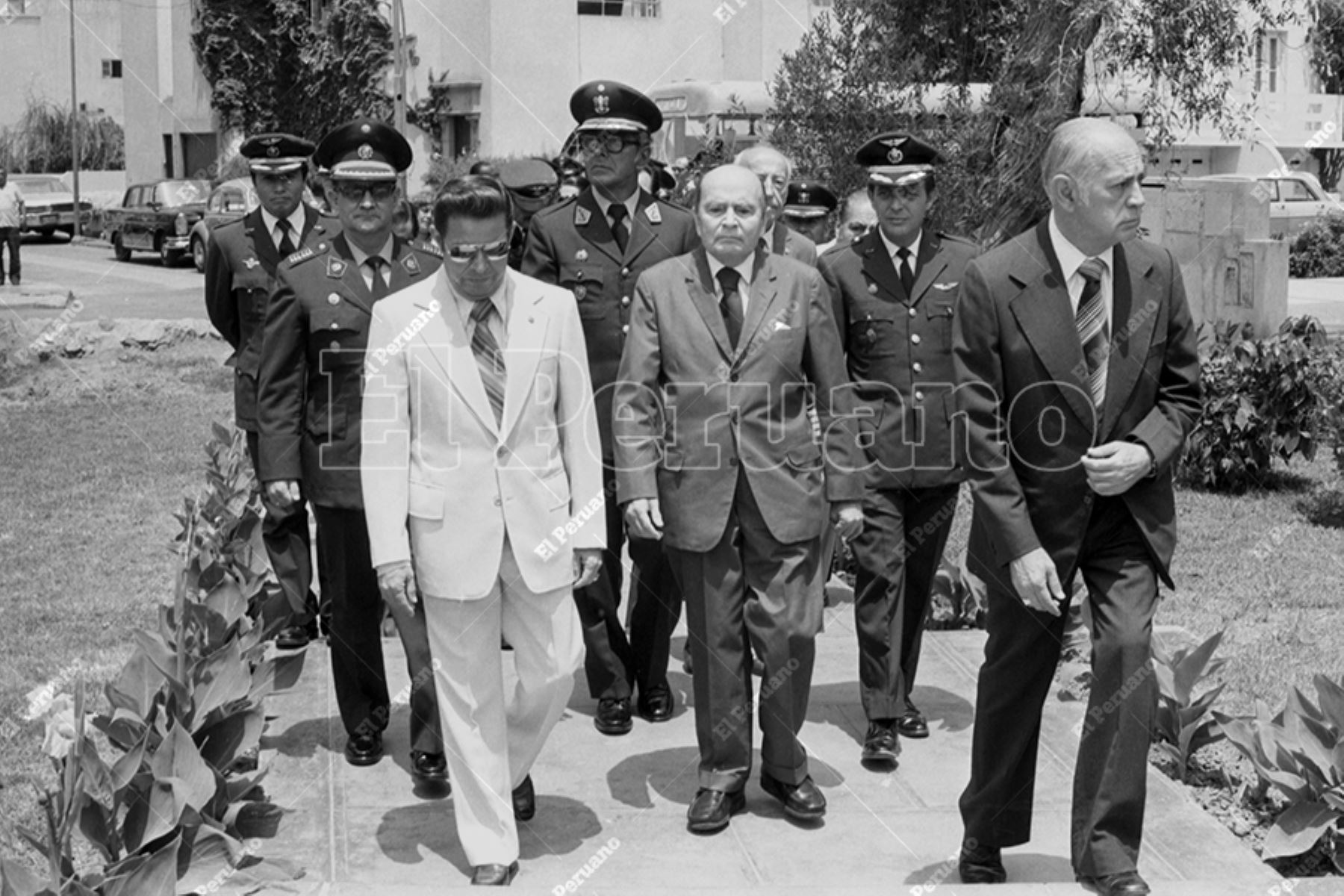 Lima - 21 enero 1979 / El historiador Jorge Basadre  en la ceremonia cívico patriótica de izamiento de la bandera nacional en el "Año de nuestros héroes de la Guerra del Pacífico". El acto tuvo lugar en el Olivar de San Isidro. Foto: Archivo Histórico de El Peruano / Rómulo Luján