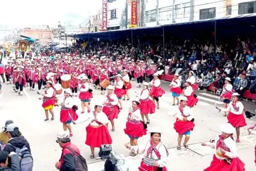 Puno celebra Parada y veneración de danzas en trajes de luces en honor a la Virgen de la Candelaria. Foto: Alberto Alejos