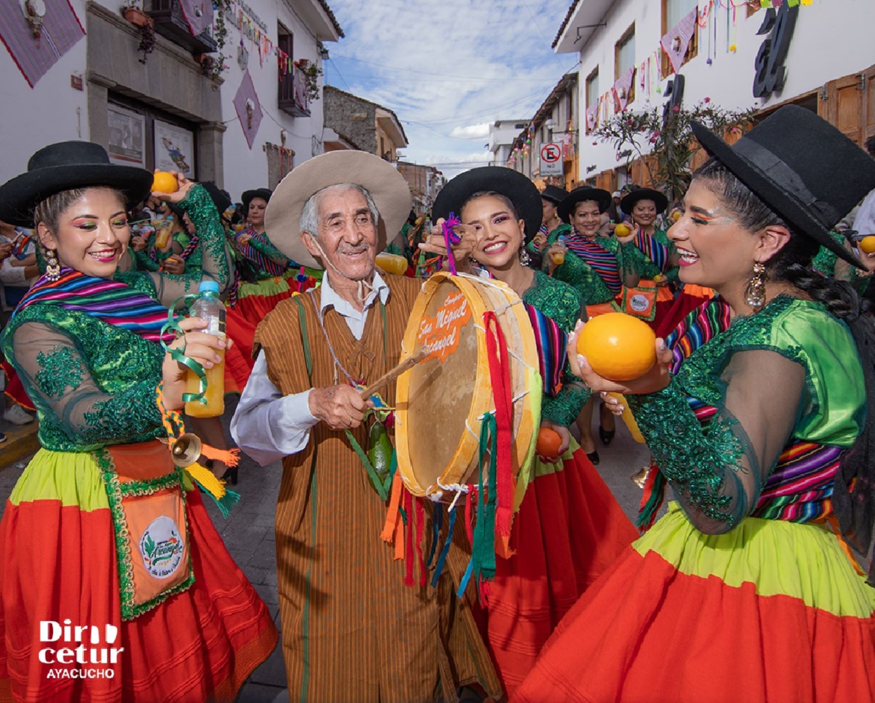 La tinya es uno de los instrumentos musicales tradicionales que son protagonistas del Carnaval Ayacuchano. ANDINA/Difusión
