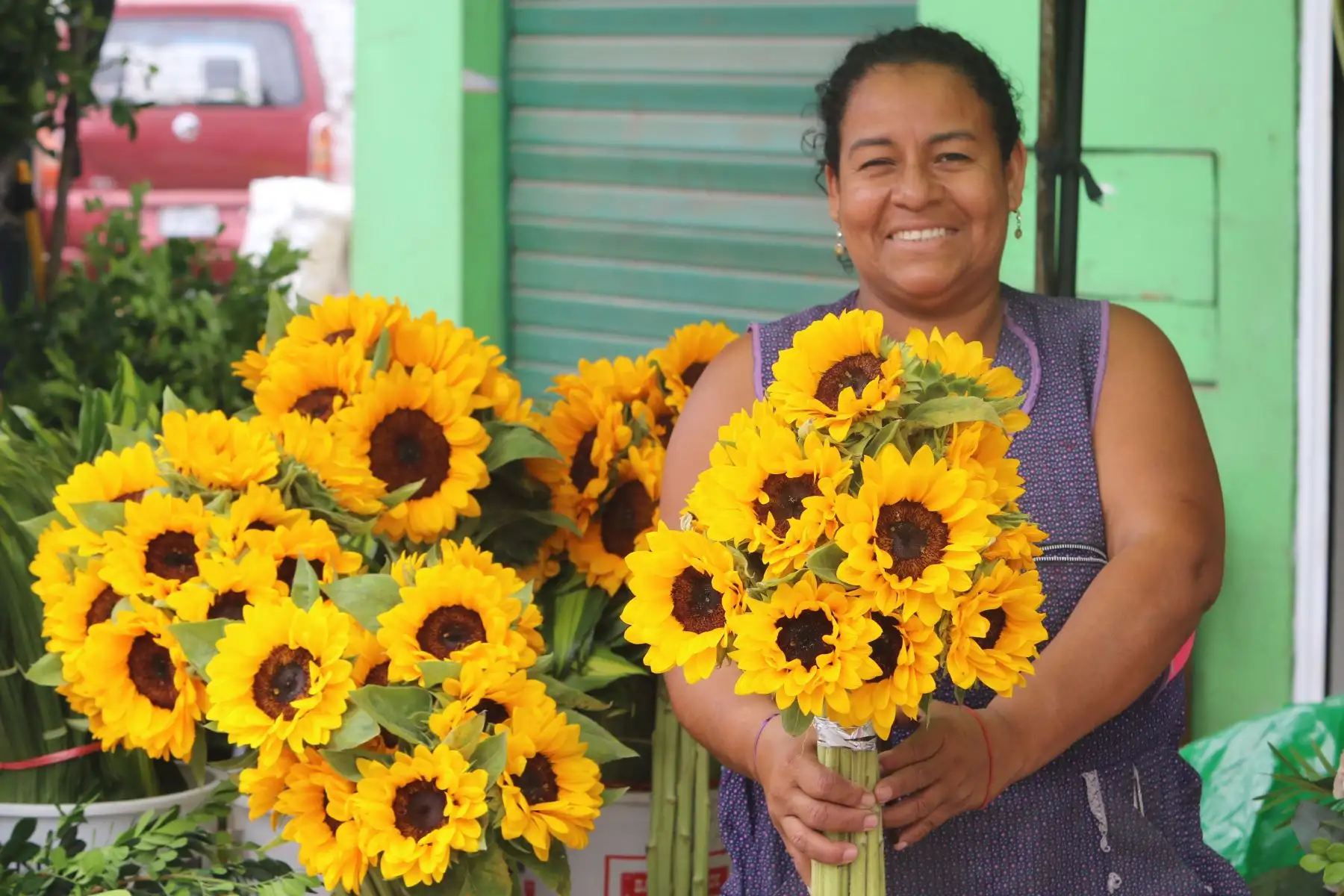 Oferta de flores y regalos por el dia de San Valentin.FOTO:ANDINA/Hector Vinces.