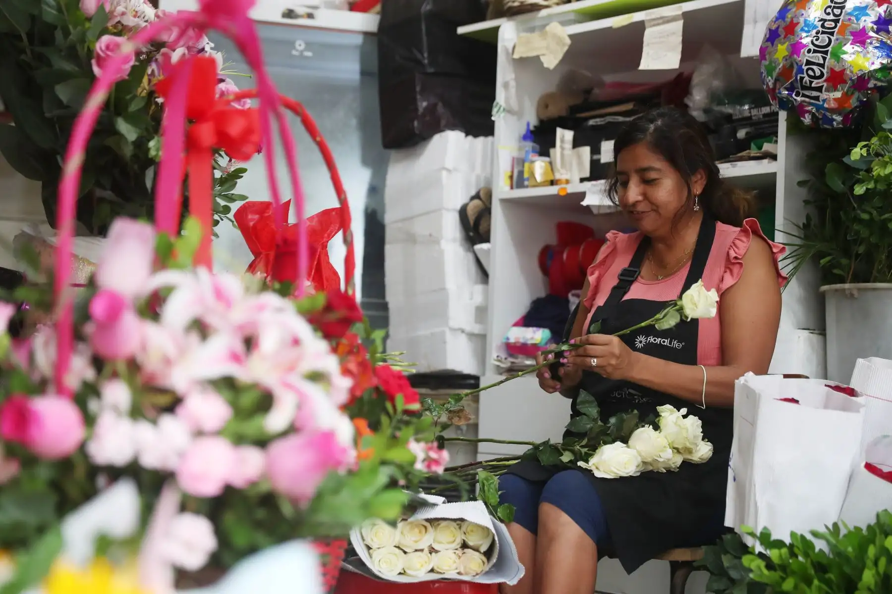Días previos del 14 de febrero, ya se vive el San Valentín en los distintos mercados de flores de Lima, los comerciantes ofrecen sus mejores ofertas para esta celebración  Foto: ANDINA/Ricardo Cuba