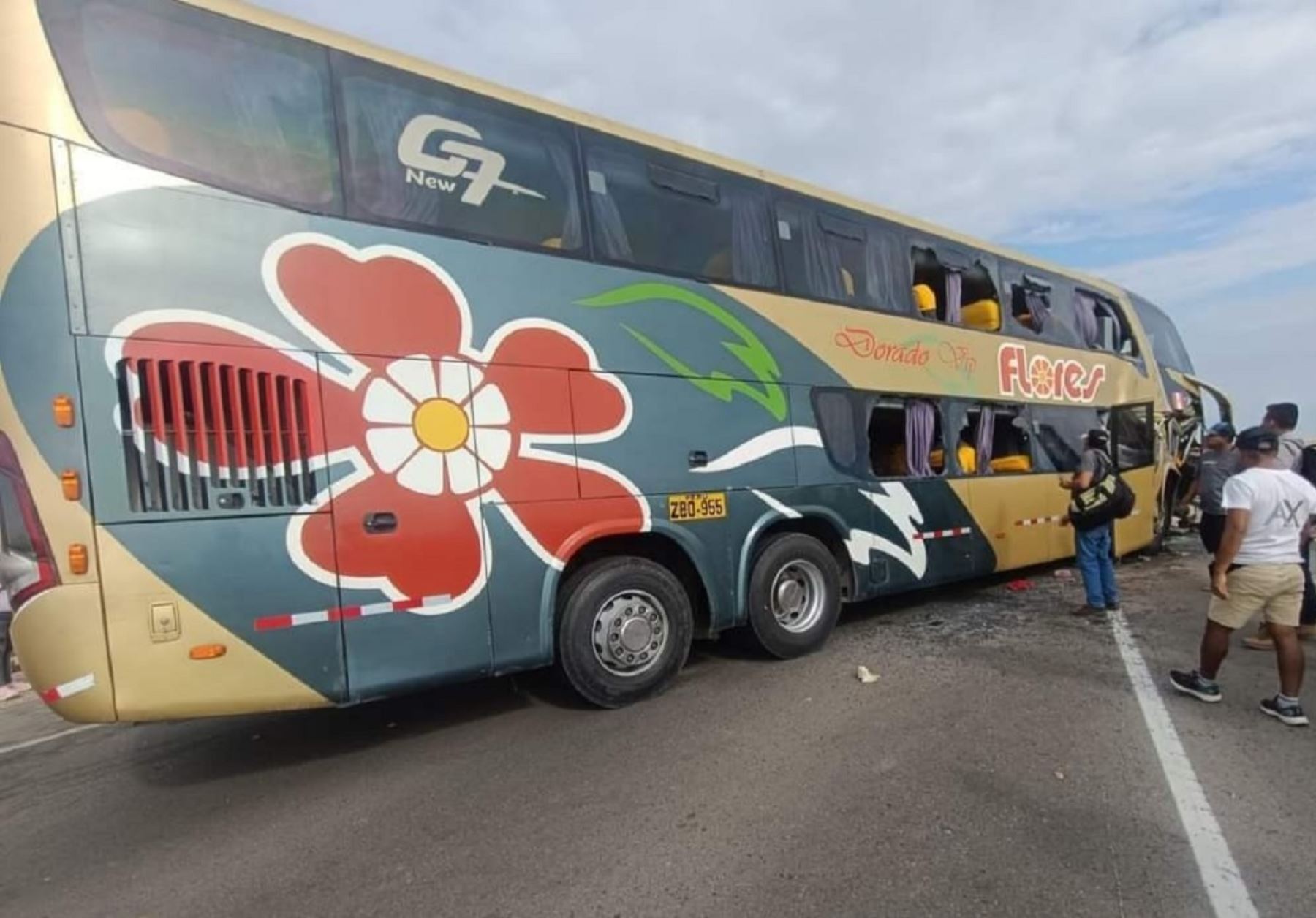 Choque entre bus interprovincial y un tráiler dejó un muerto y 15 heridos. El accidente de tránsito ocurrió en la Panamericana Norte, a la altura del distrito de Mórrope, región Lambayeque.