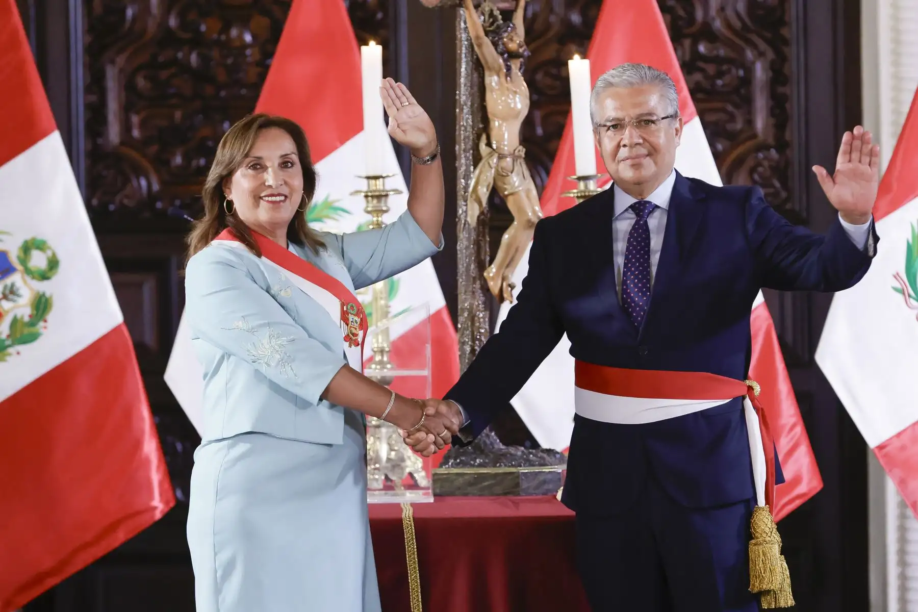 La presidenta Dina Boluarte tomó juramento a los nuevos ministros de Estado en las carteras de Defensa, Economía y Finanzas, Energía y Minas y del Ambiente.
Walter Astudillo Chávez nuevo Ministro de Defensa.
Foto: ANDINA/Prensa Presidencia