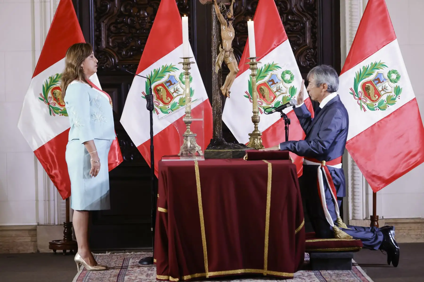 La presidenta Dina Boluarte tomó juramento a los nuevos ministros de Estado en las carteras de Defensa, Economía y Finanzas, Energía y Minas y del Ambiente.
José Arista nuevo Ministro de Economía y Finanzas.
Foto: ANDINA/Prensa Presidencia