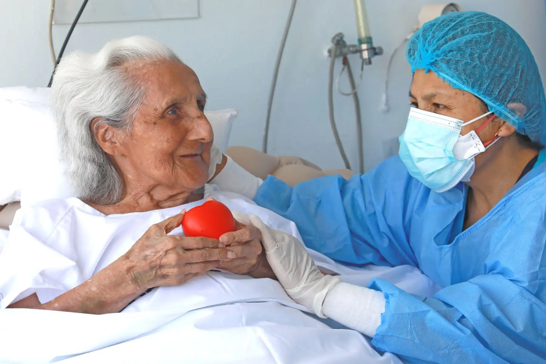Con el objetivo de fomentar una cultura organizacional y asistencial centrada en la humanización, el Seguro Social de Salud (EsSalud), ha elaborado la estrategia ¨Cuidando con el Corazón¨ para fortalecer la cultura de humanización en sus centros asistenciales a nivel nacional. Foto: ANDINA/ EsSalud