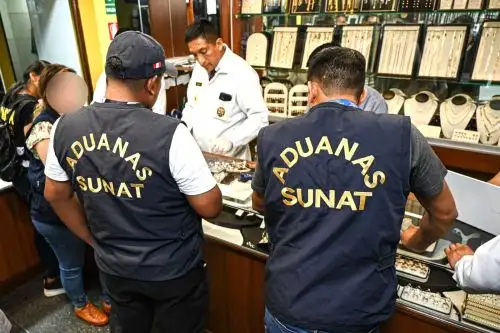 Sunat incauto diamantes valorizados en más de 15.5 millones de soles. Foto: Difusión