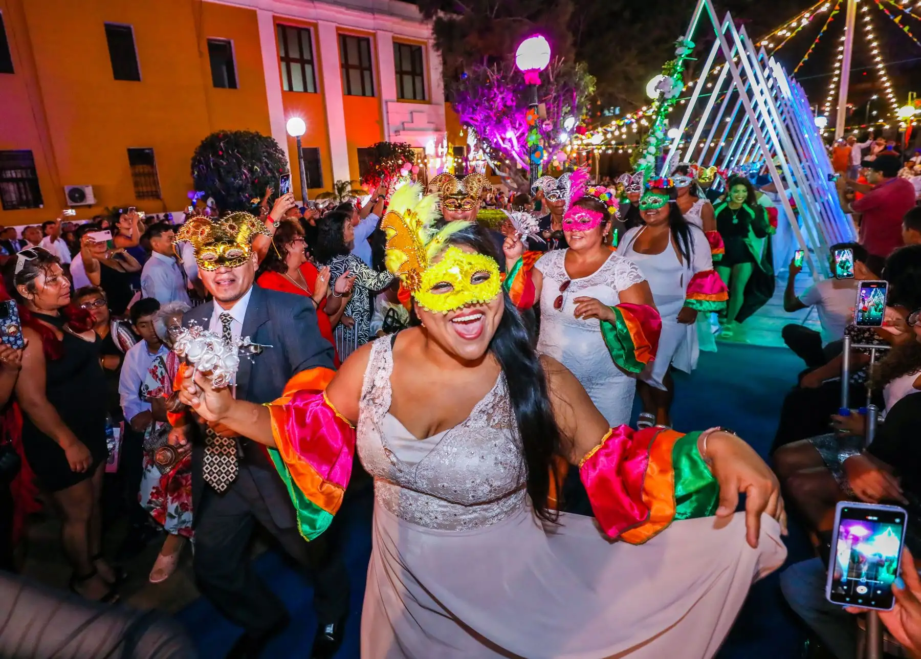 En el Día del Amor y la Amistad, la Municipalidad del Callao organizó matrimonio civil comunitario que estuvo encabezado por el alcalde Pedro Spadaro. Foto: ANDINA/ Municipalidad de Callao