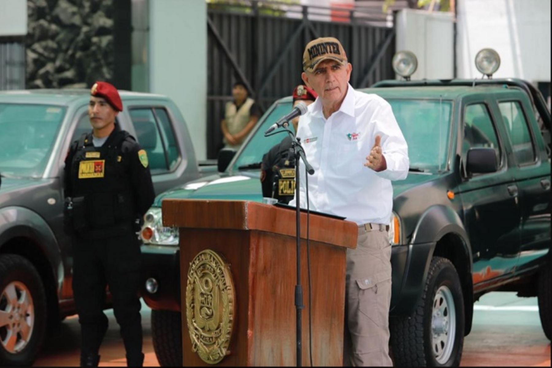 Ministro Víctor Torres presidió la ceremonia de entrega de cuatro vehículos por parte de la Sociedad Minera Cerro Verde a la Policía Nacional del Perú.