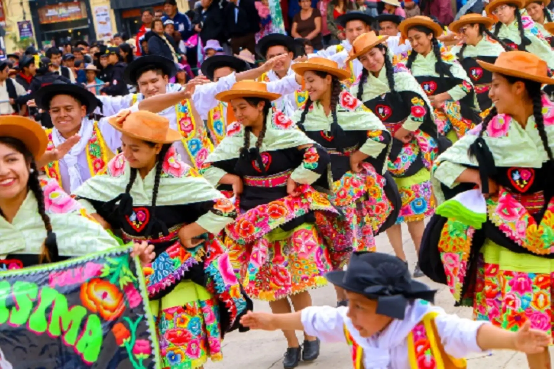 El Instituto de la Juventud y Cultura de Huancayo hizo posible la concentración de las instituciones de Huaylarsh de toda la provincia y la ciudad de Lima.