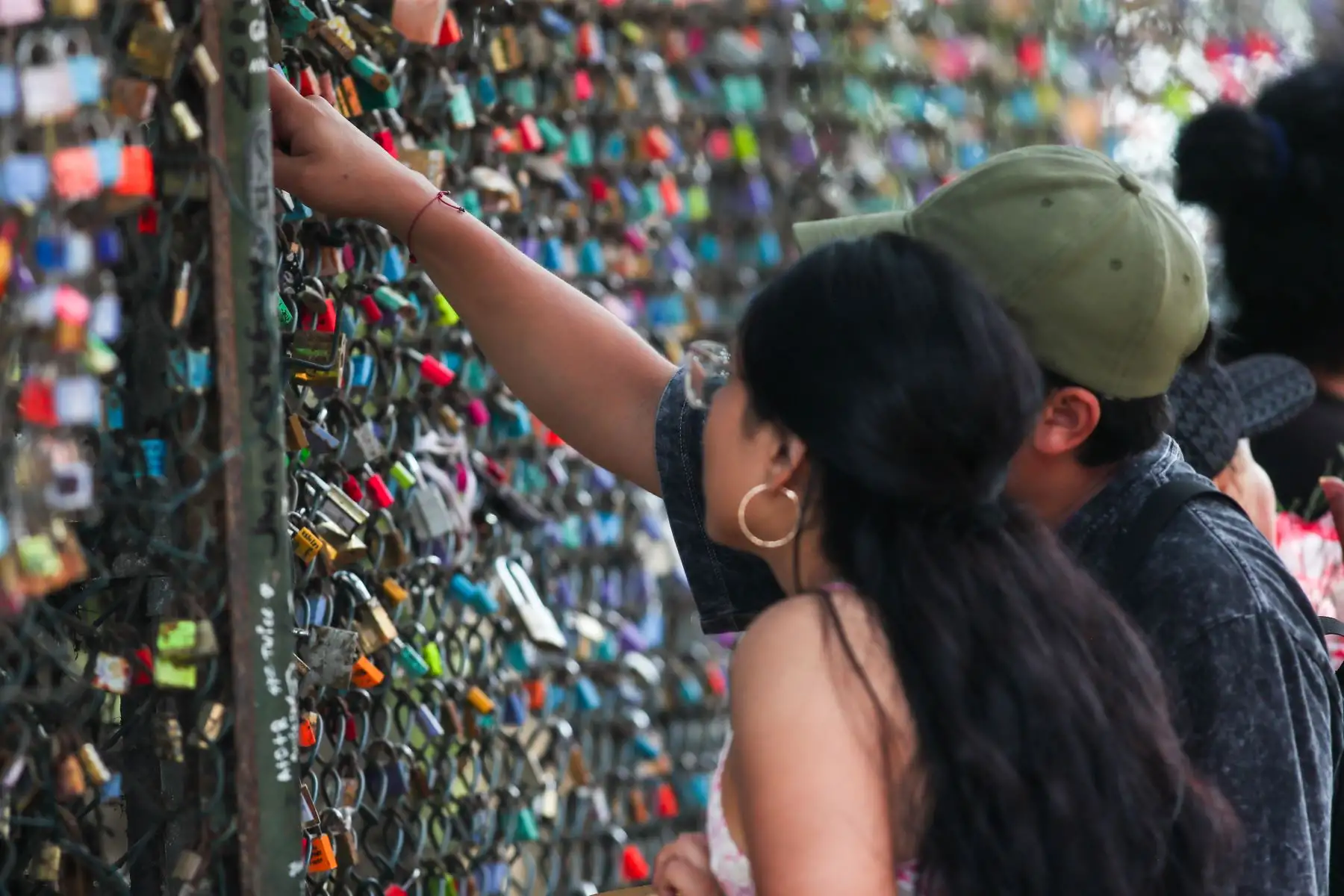 Por el día de San Valentín las parejas no dudaron en salir a pasear y demostrar su cariño en las calles del distrito de barranco. Foto: ANDINA/Ricardo Cuba