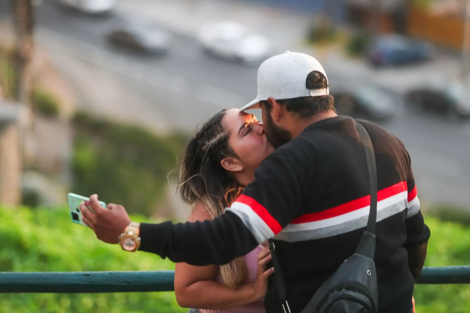 El parque del amor y malecón de Miraflores se vuelven puntos fijos de las románticas parejas que buscan tener un espacio para demostrar su cariño por el día de San Valentín. Foto: ANDINA/ Ricardo Cuba