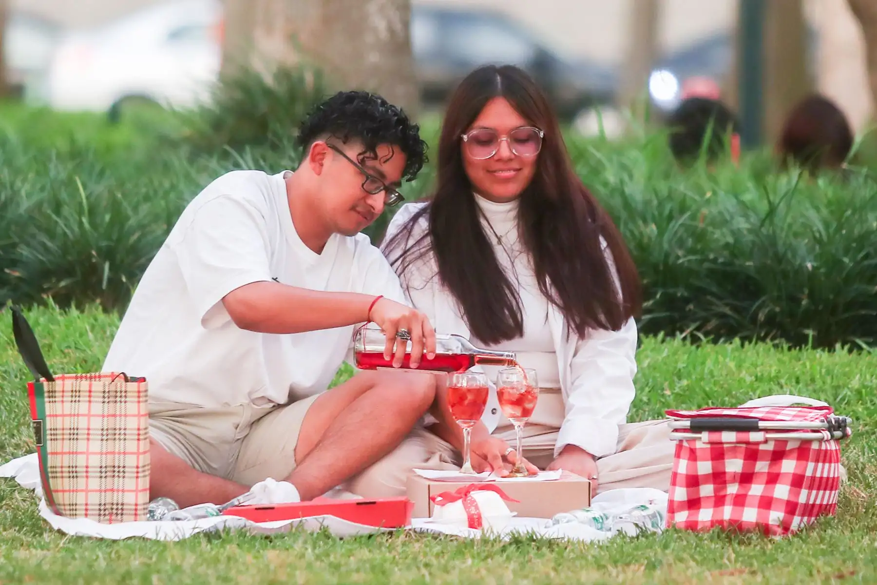 El parque del amor y malecón de Miraflores se vuelven puntos fijos de las románticas parejas que buscan tener un espacio para demostrar su cariño por el día de San Valentín. Foto: ANDINA/ Ricardo Cuba