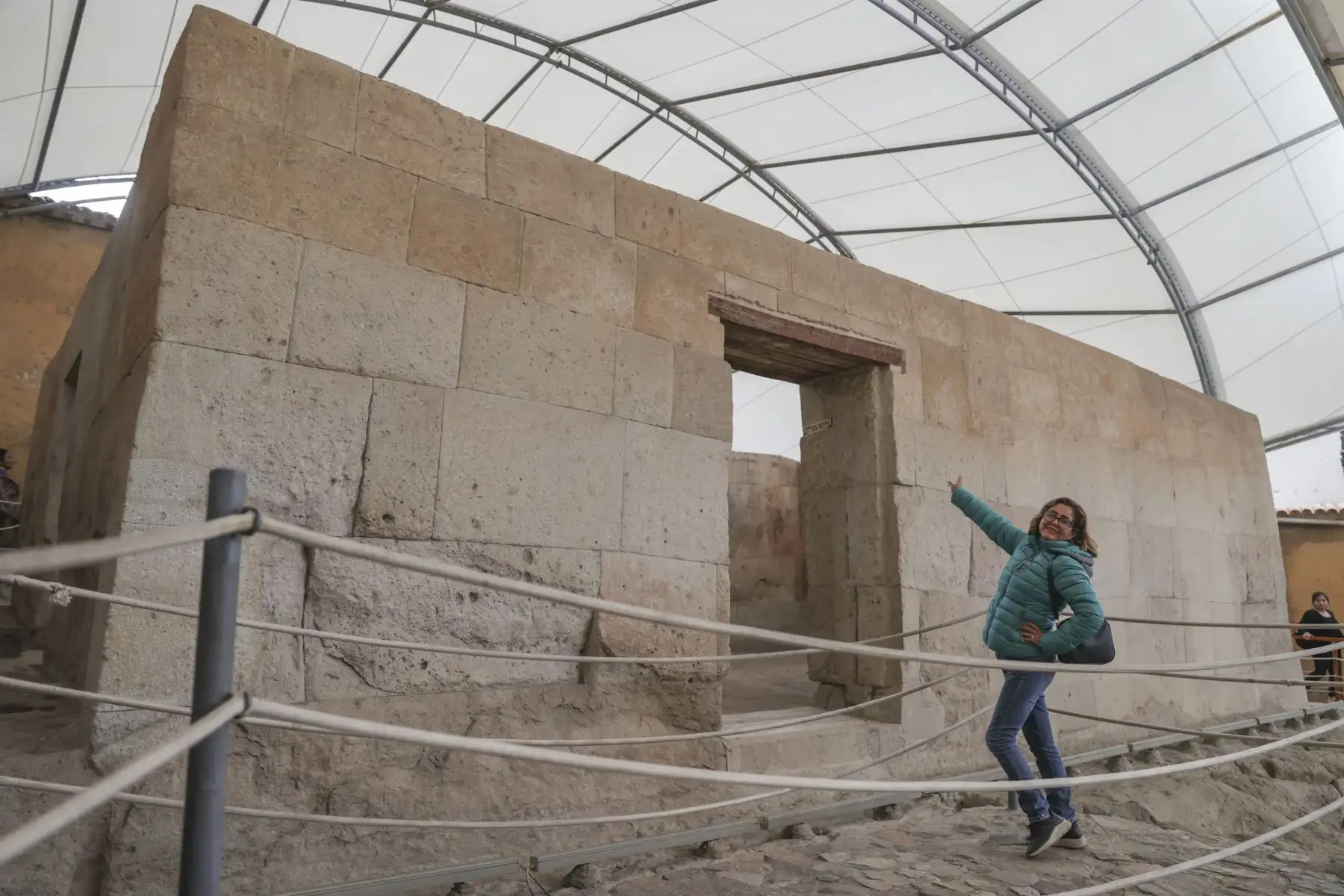 El cuarto del rescate se encuentra ubicado a media cuadra de la Plaza de Armas, constituye en la actualidad el principal monumento histórico de Cajamarca, por ser el único vestigio de arquitectura incaica, y el único testigo del epílogo de la captura del inca Atahualpa. En este recinto el Inca Atahualpa, estando prisionero, ofreció a Francisco Pizarro llenarle el cuarto dos veces con plata y una con oro a cambio de su libertad.
Foto: ANDINA/Andrés Valle