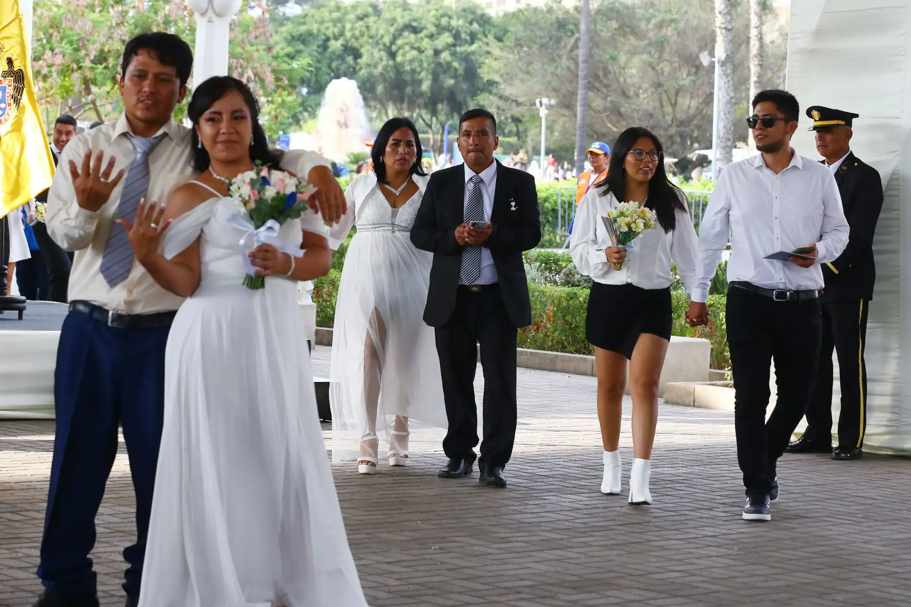 Cientos de parejas sellan su amor en la ceremonia del Matrimonio Civil Comunitario 2024  en el Circuito Mágico del Agua.
Foto: ANDINA/Eddy Ramos