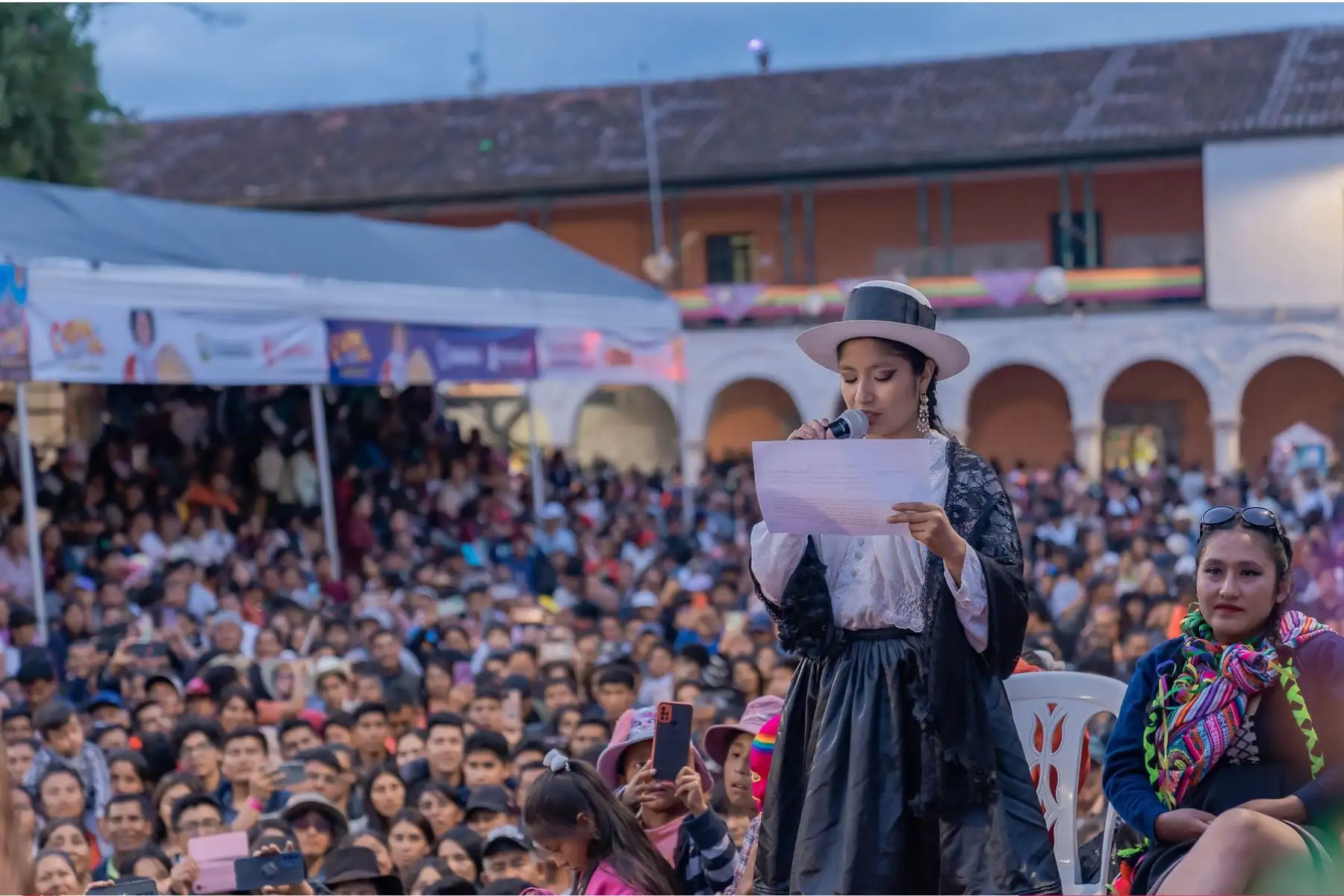 El último día del Carnaval Ayacuchano – Edición Bicentenario fue un hecho inolvidable por el gran despliegue de las mejores comparsas y la lectura del testamento y quema del Ño Carnavalón.
Foto: ANDINA/ Municipalidad provincial de Huamanga