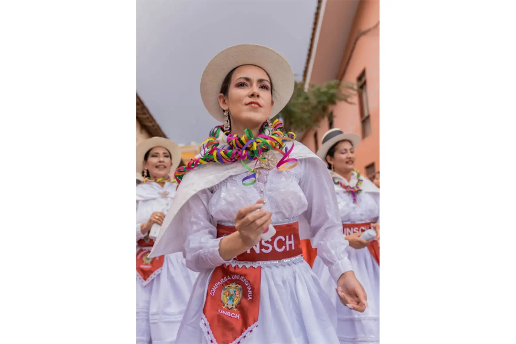 El último día del Carnaval Ayacuchano – Edición Bicentenario fue un hecho inolvidable por el gran despliegue de las mejores comparsas y la lectura del testamento y quema del Ño Carnavalón.
Foto: ANDINA/ Municipalidad provincial de Huamanga