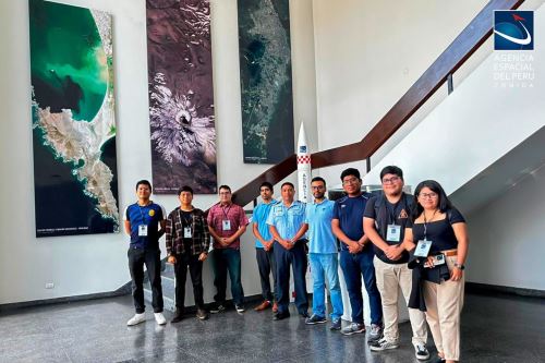 Representantes de cuatro proyectos universitarios fueron invitados a la Agencia Espacial del Perú.