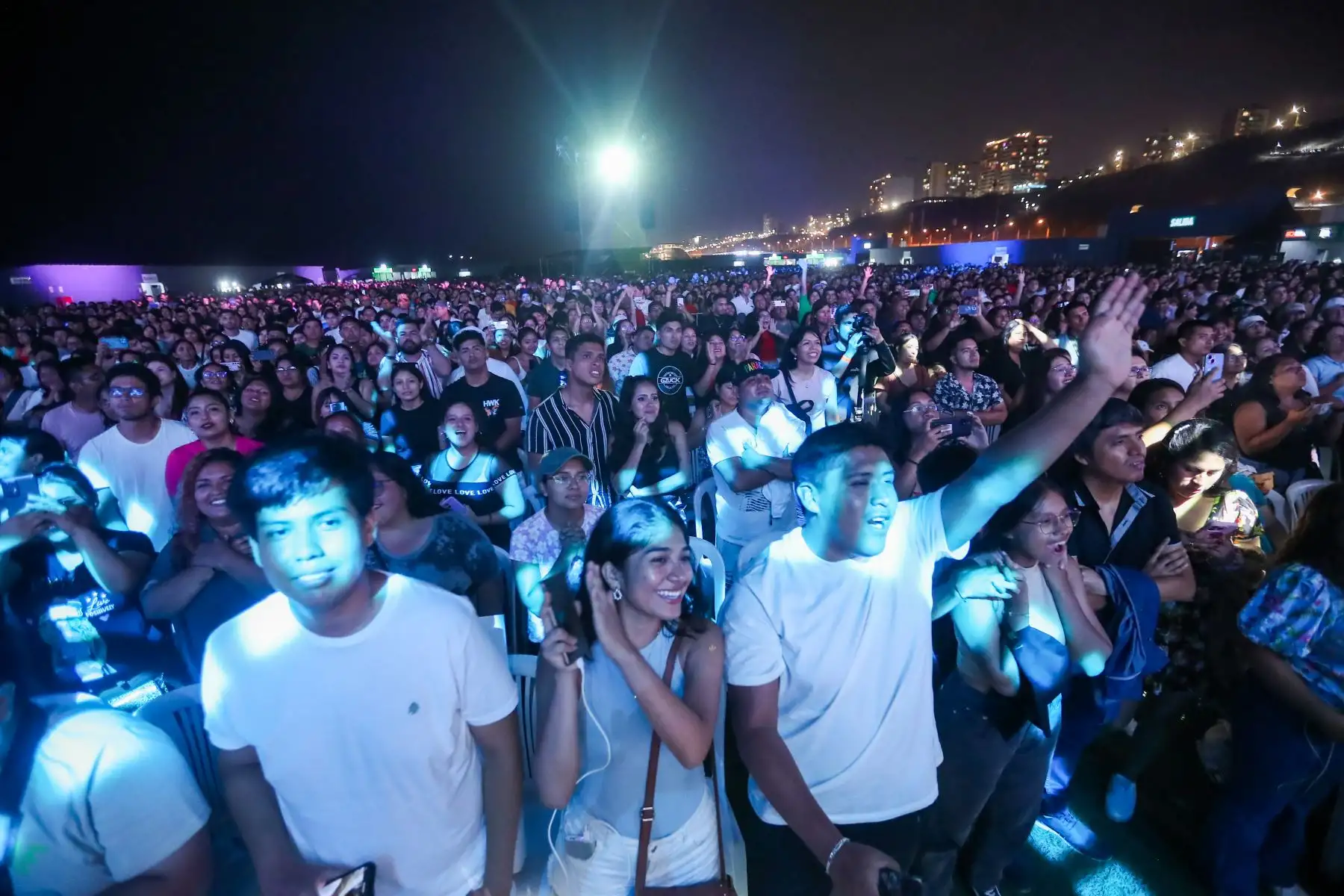 En el marco del día del amor, duo Sin Bandera se presentó en el festival "Amor bajo las estrellas" en una noche cargada de romanticismo en el local  "Costa 21" de la costa verde 
Foto: ANDINA/Ricardo Cuba