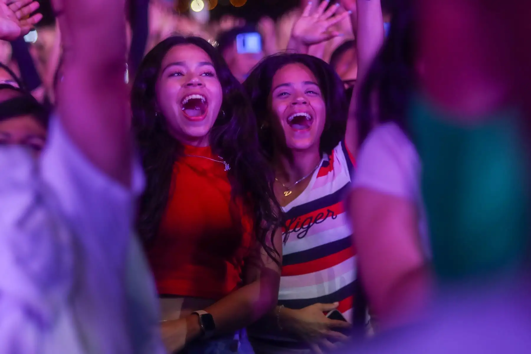 En el marco del día del amor, duo Sin Bandera se presentó en el festival "Amor bajo las estrellas" en una noche cargada de romanticismo en el local  "Costa 21" de la costa verde 
Foto: ANDINA/Ricardo Cuba