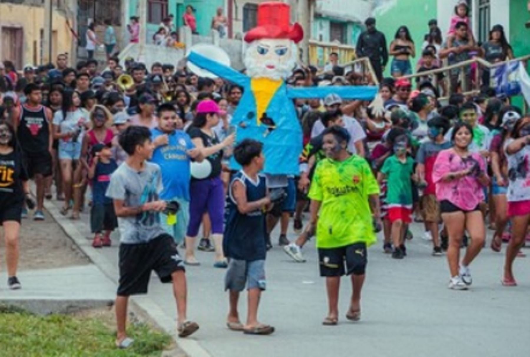El 24 y 25 de febrero se celebra la festividad del “Ño Carnavalón de Carquín”, parte de la tradición de este hermoso distrito costero y caleta de pescadores de la provincia de Huaura.